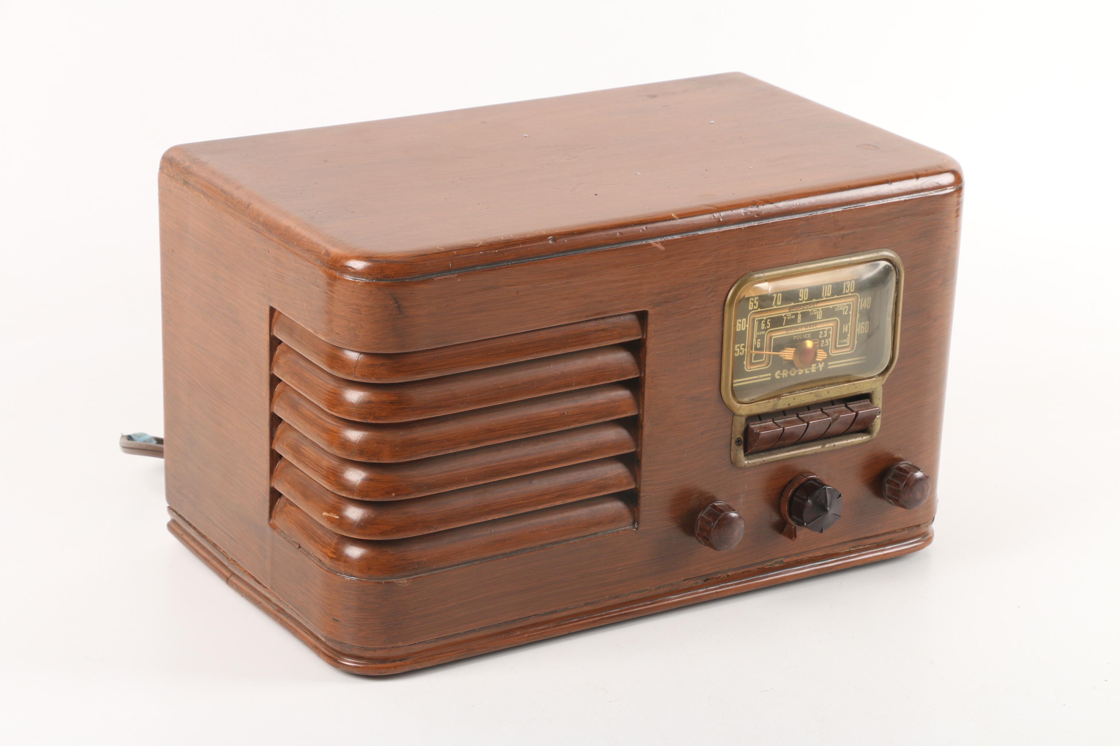 Vintage Crosley Broadcast and Short Wave Tabletop Radio
