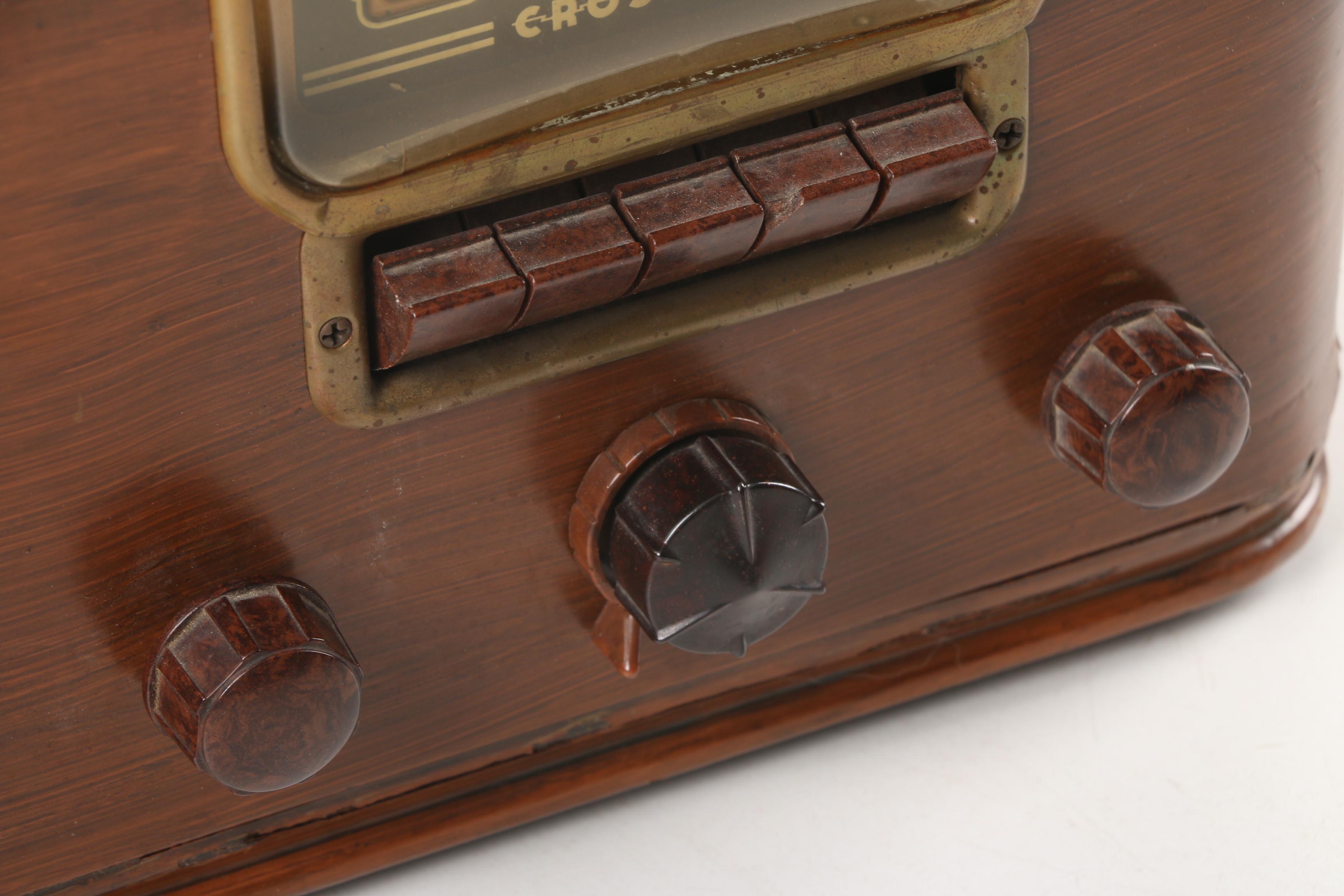 Vintage Crosley Broadcast and Short Wave Tabletop Radio