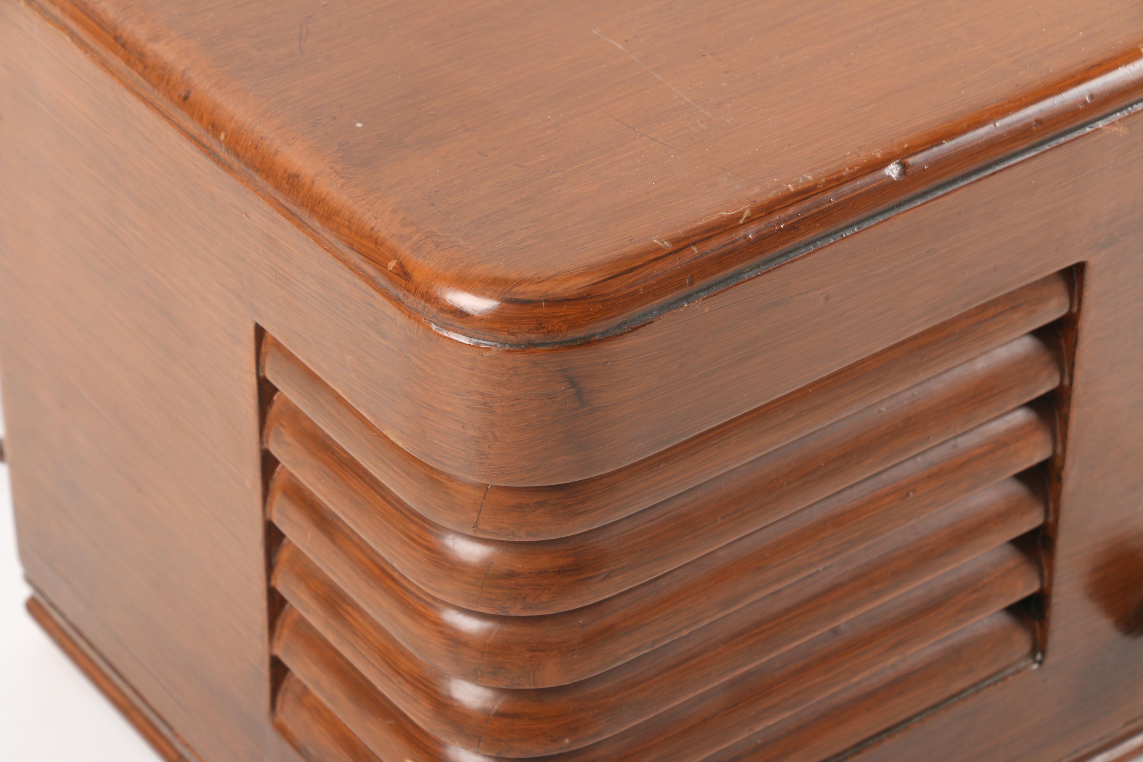 Vintage Crosley Broadcast and Short Wave Tabletop Radio