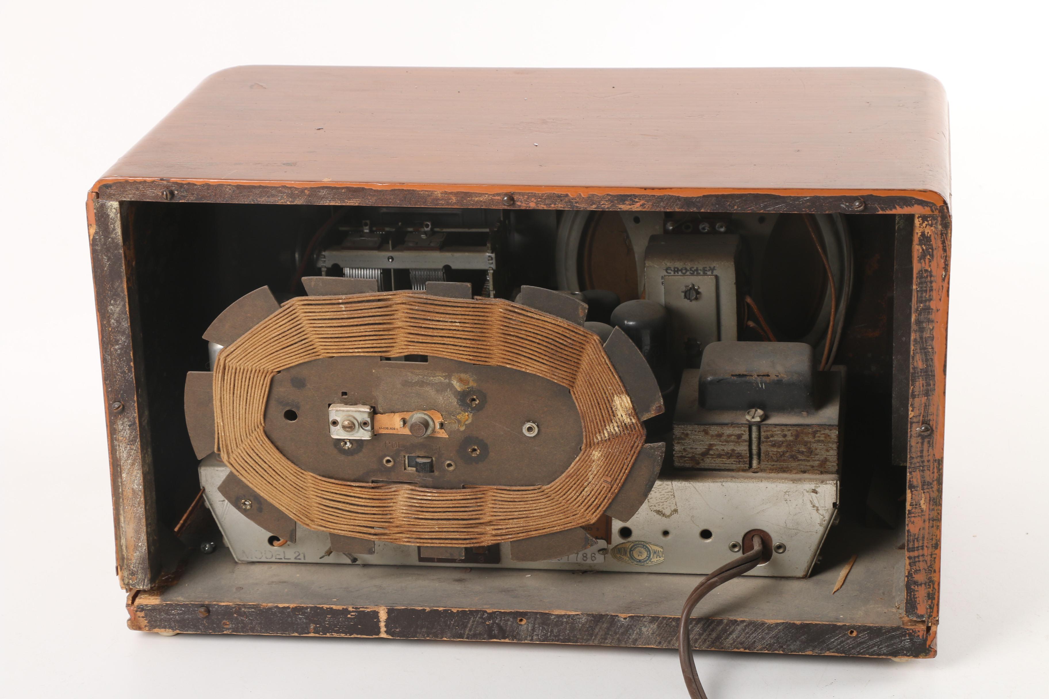 Vintage Crosley Broadcast and Short Wave Tabletop Radio