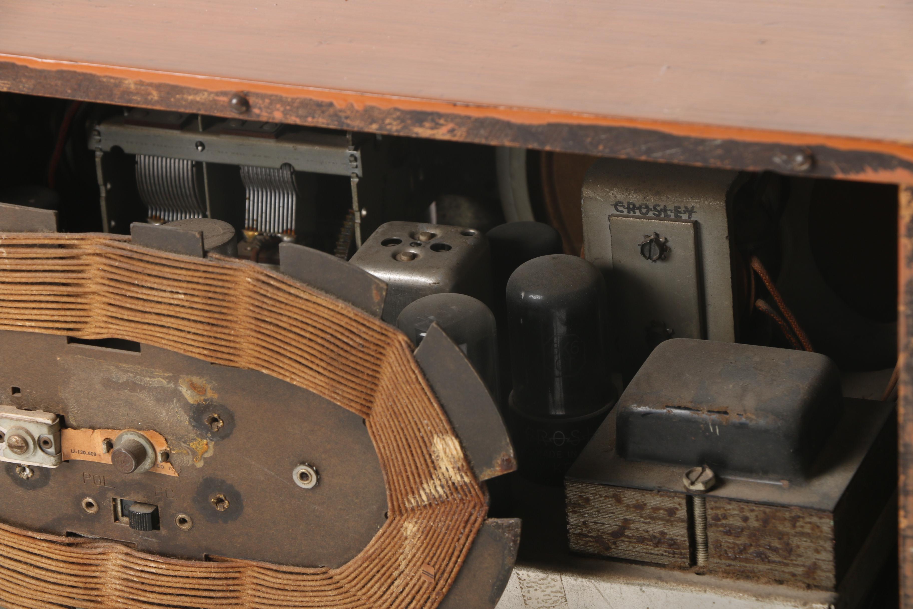 Vintage Crosley Broadcast and Short Wave Tabletop Radio