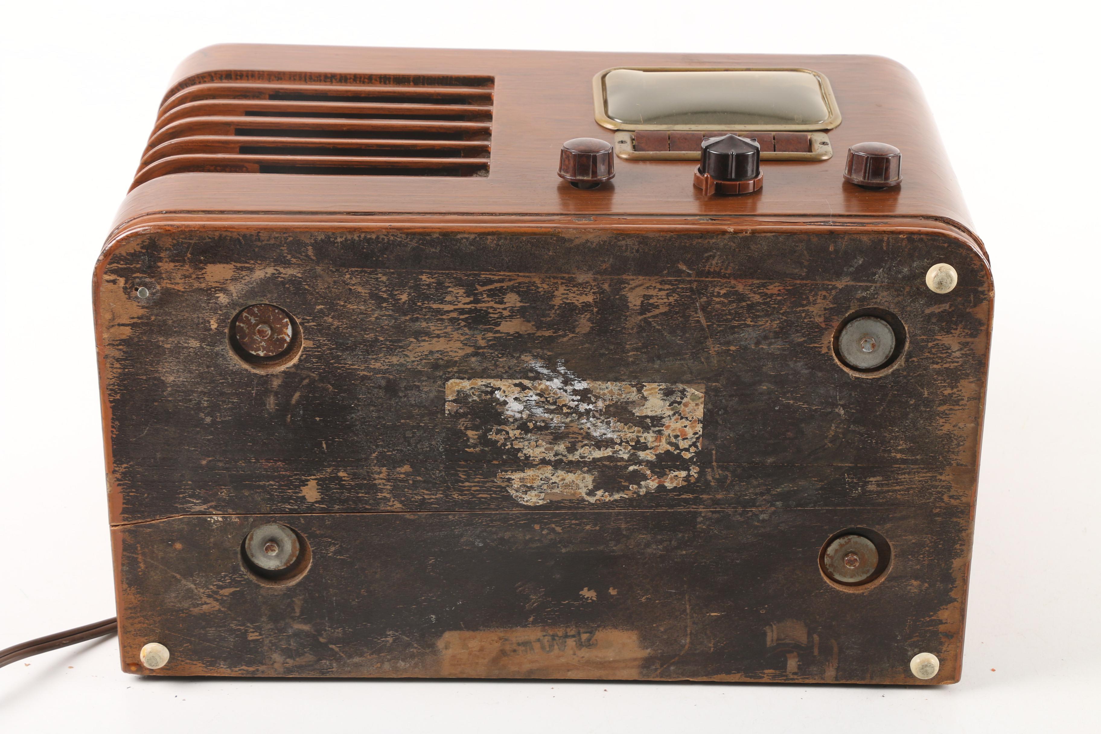 Vintage Crosley Broadcast and Short Wave Tabletop Radio