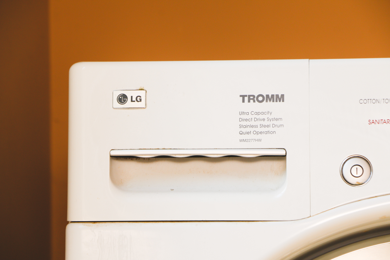 LG Tromm WM2277HW Front Load Washer