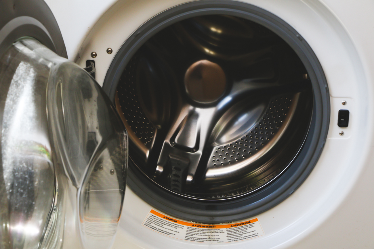 LG Tromm WM2277HW Front Load Washer