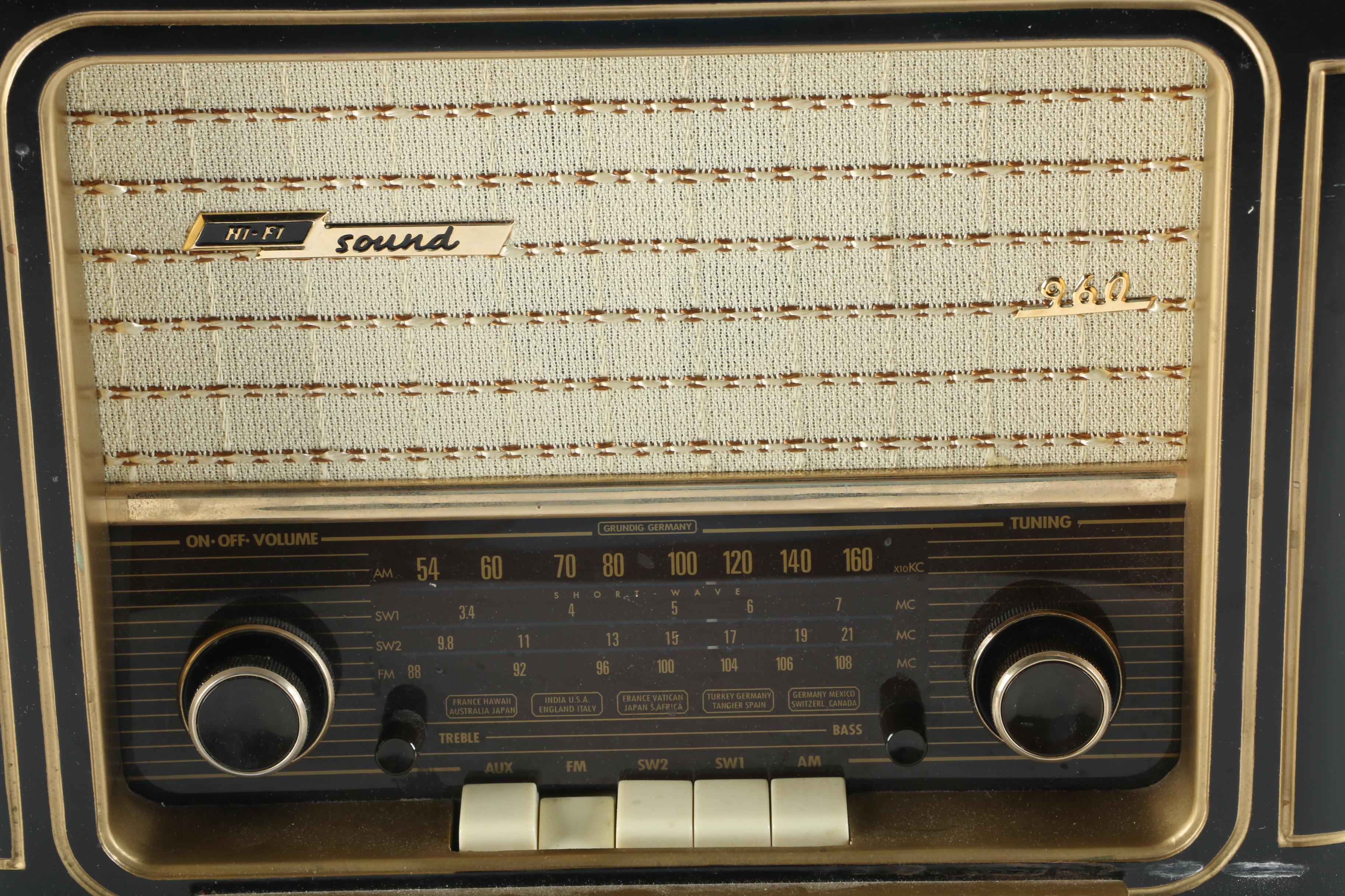 Grundig Classics Hi-Fi Sound 960 AM/FM Radio