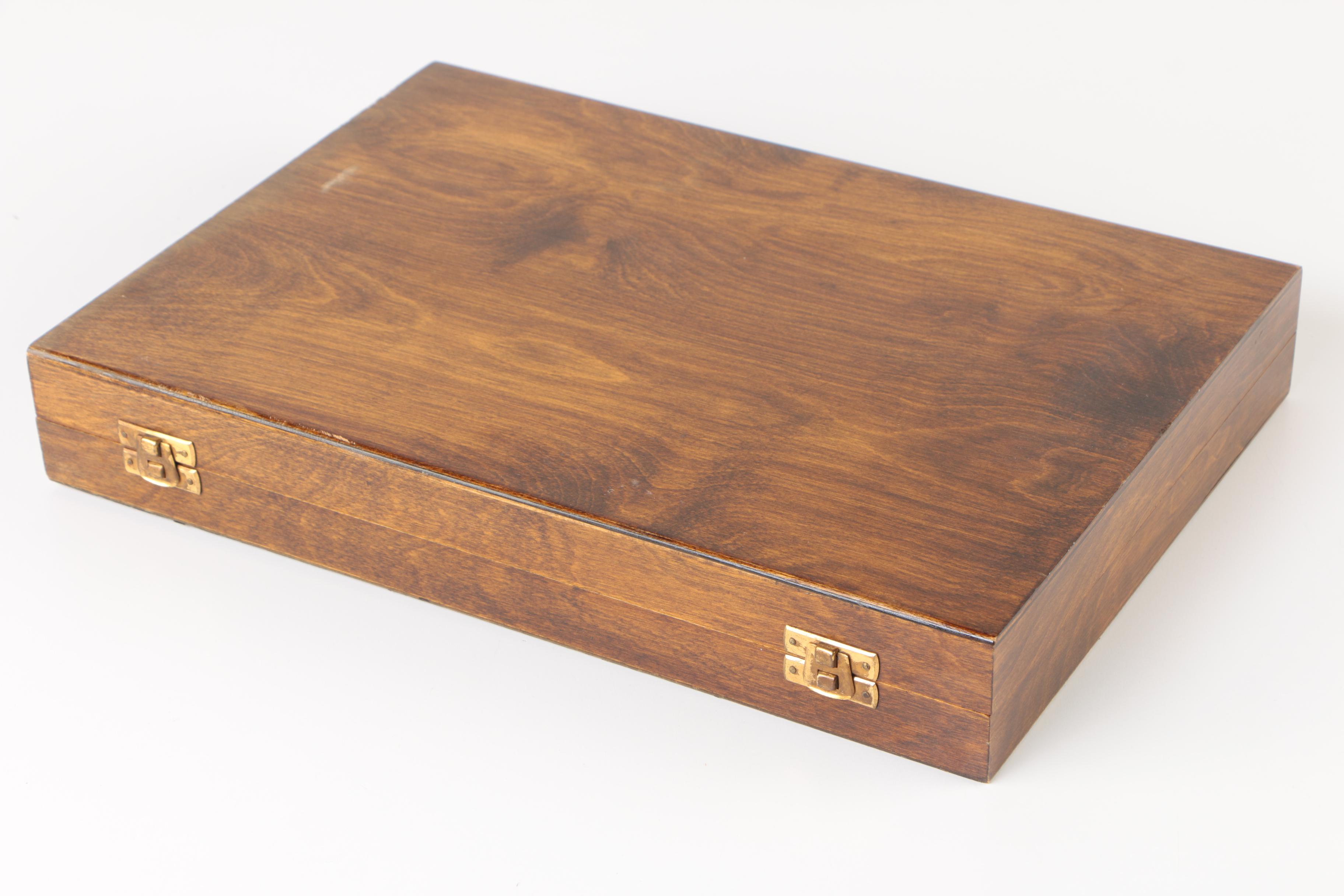 Beacon Mother of Pearl and Silver Plate Fish Fork and Knife Set with Wooden Case