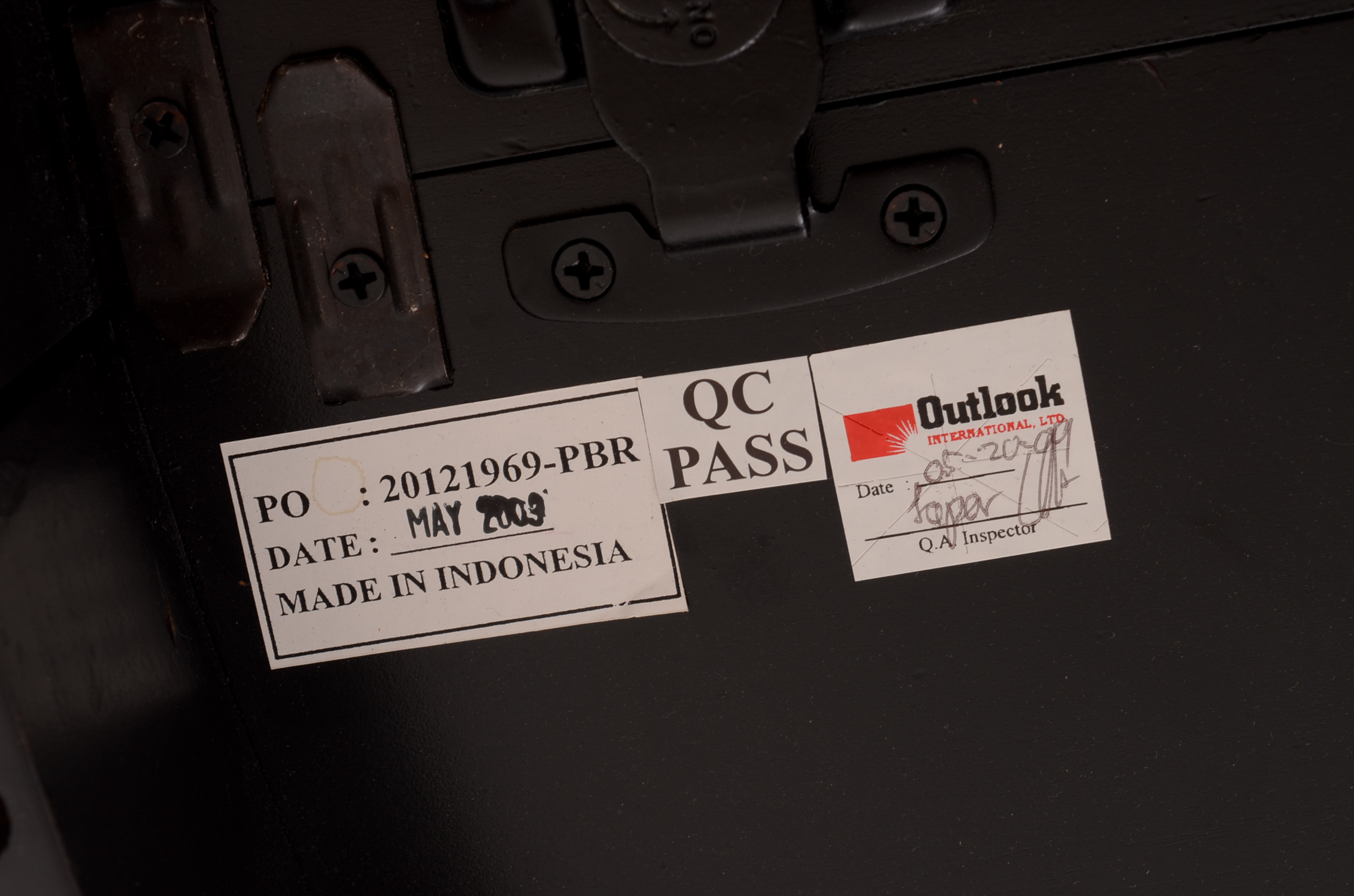 Pottery Barn "Montego" Pedestal Dining Table