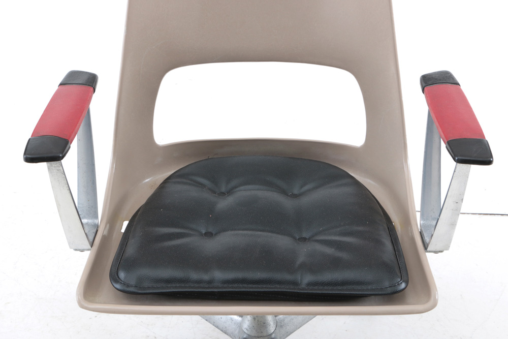 Krueger Fiberglass Office Chair