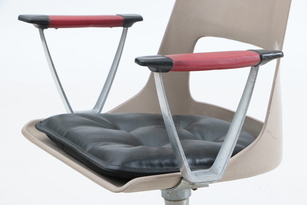 Krueger Fiberglass Office Chair