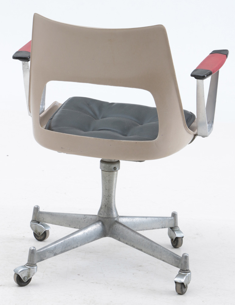 Krueger Fiberglass Office Chair