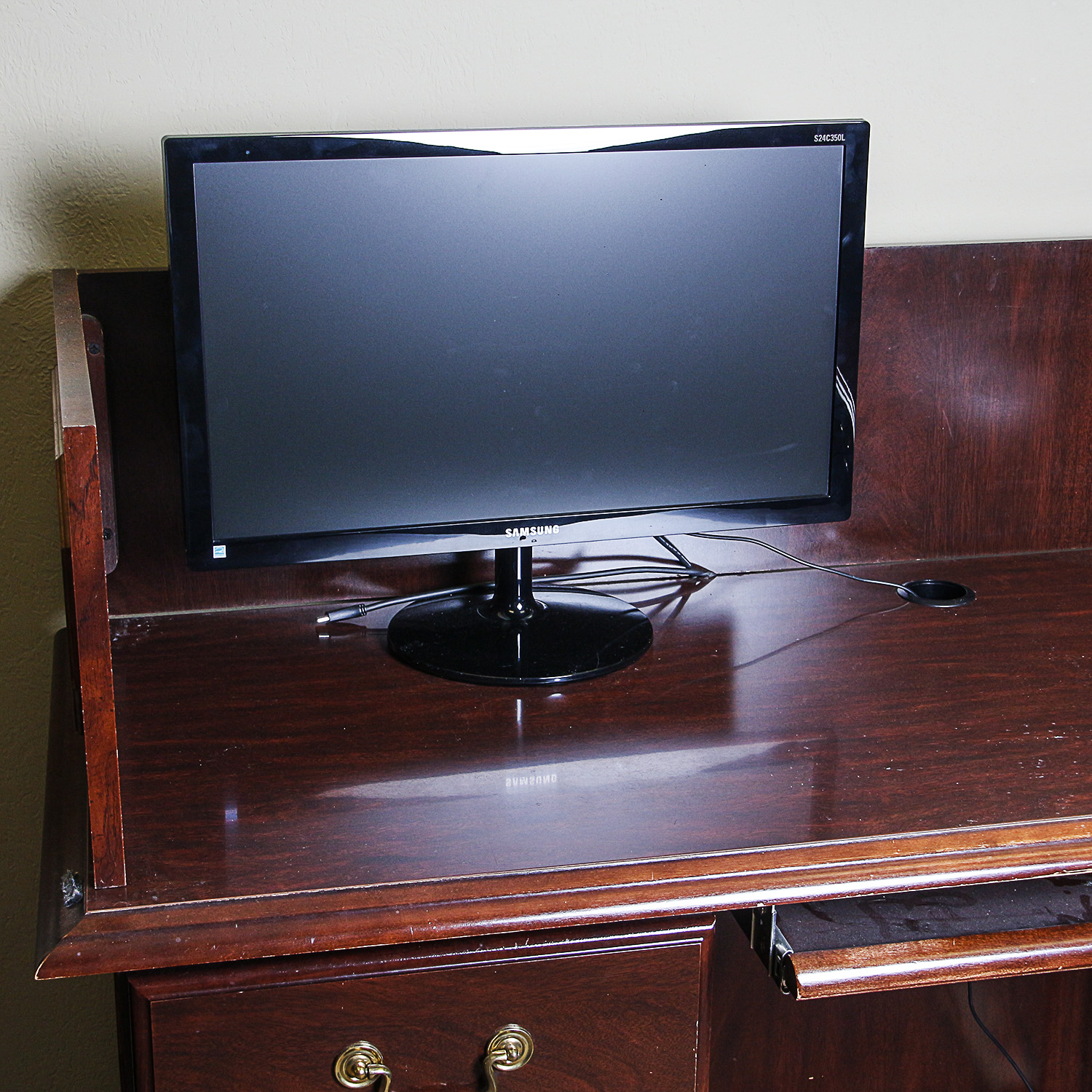 L-Shaped Desk Unit with Privacy Panel Top