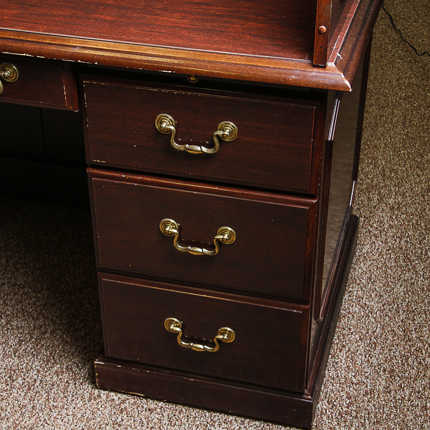 L-Shaped Desk Unit with Privacy Panel Top