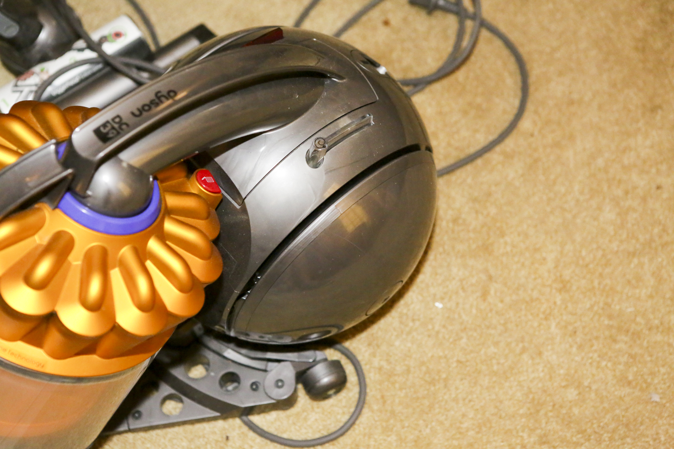 Dyson DC39 Vacuum Cleaner