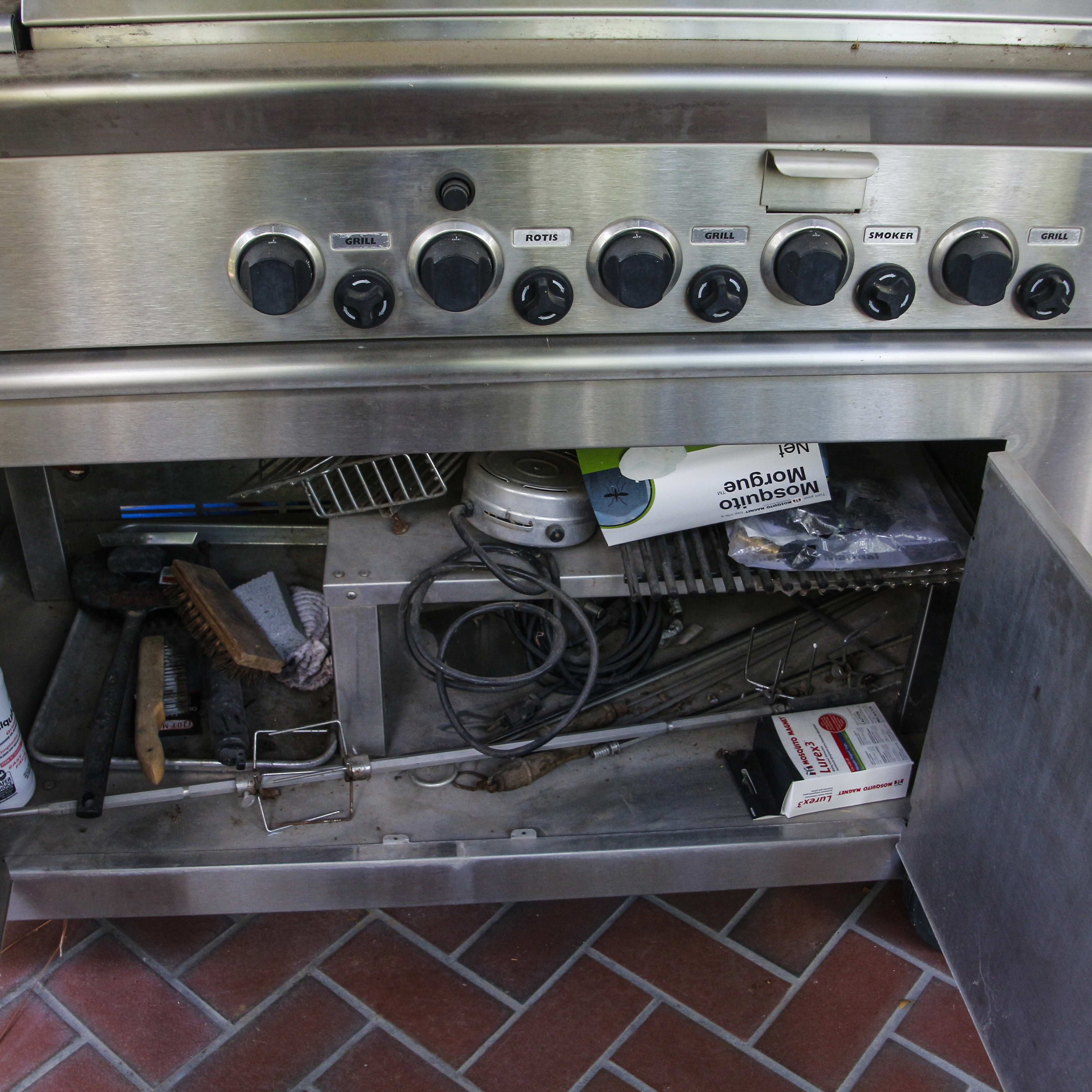Dynamic Cooking Systems Gas Grill and Smoker