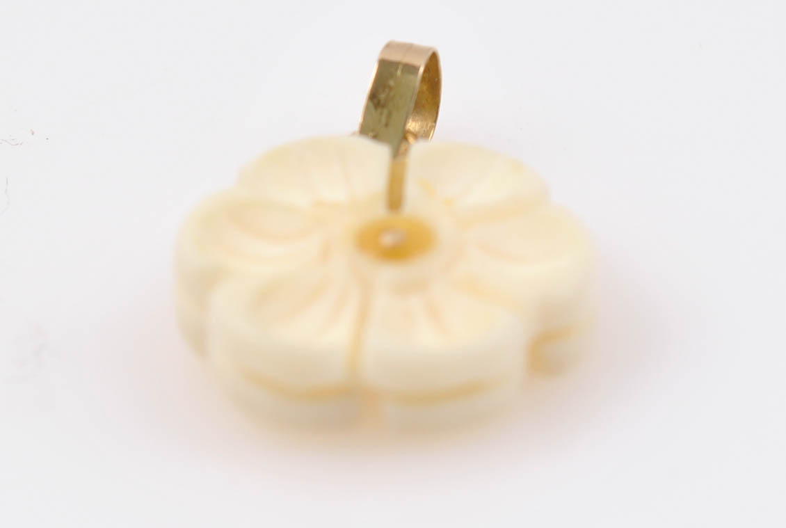 14K Yellow Gold Coral Flower Pendant