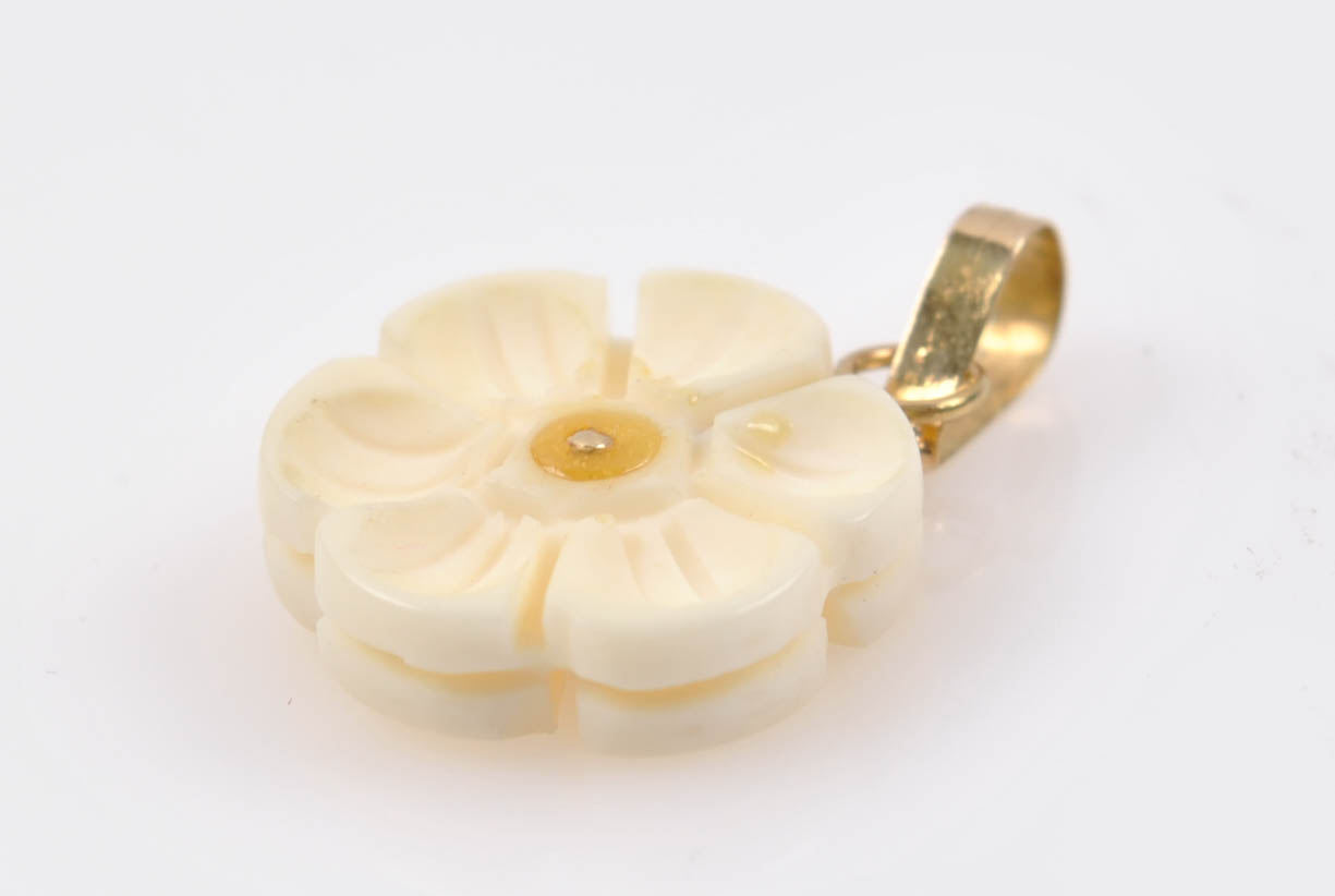 14K Yellow Gold Coral Flower Pendant