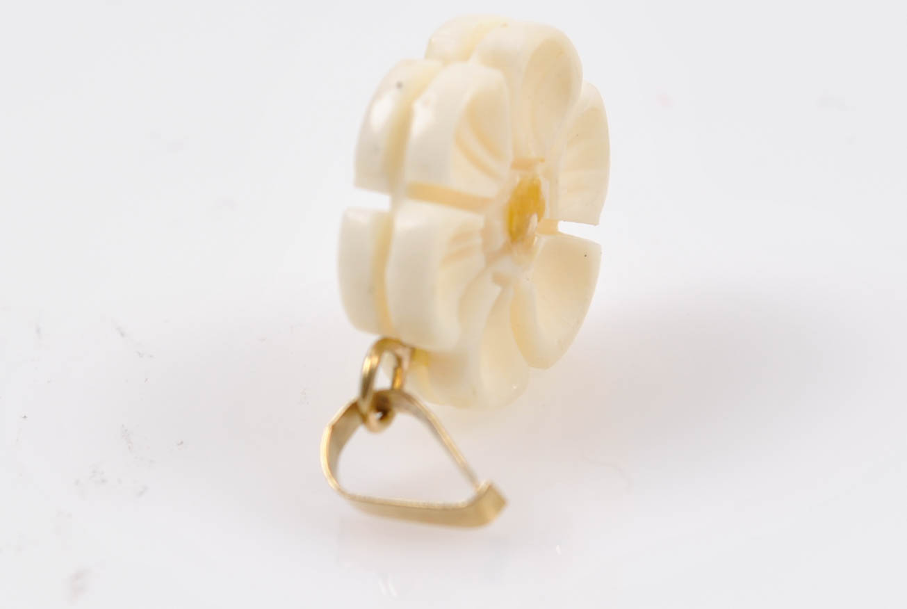 14K Yellow Gold Coral Flower Pendant