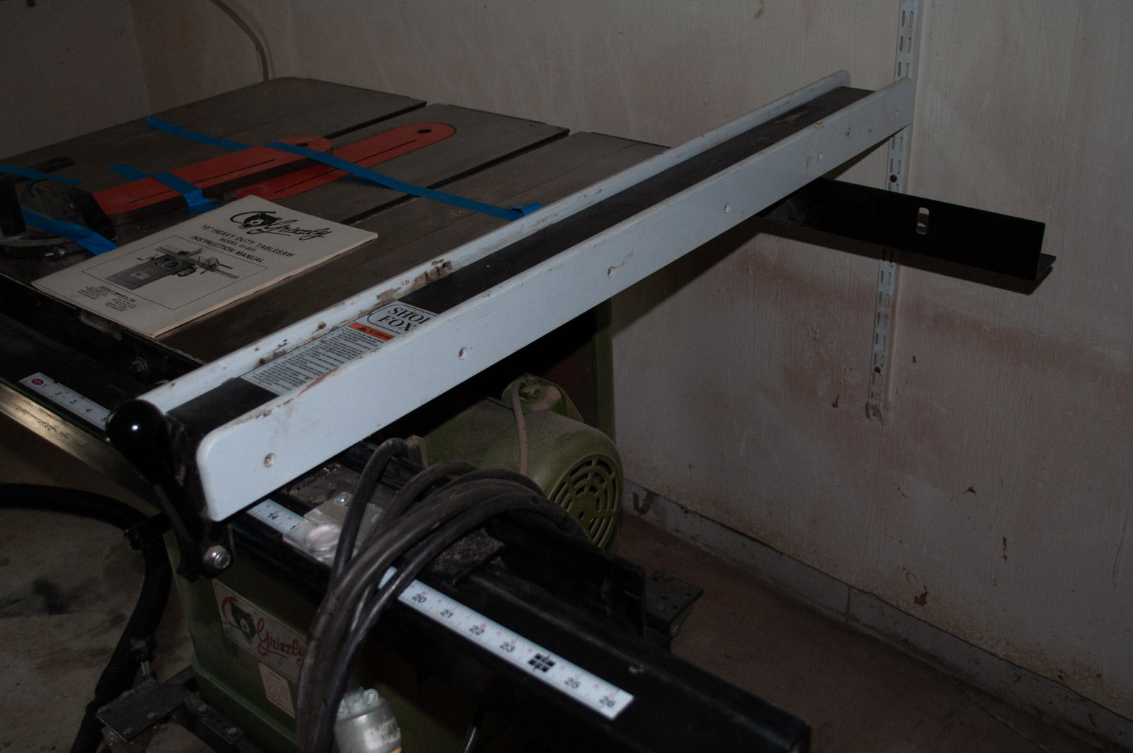 Grizzly 10" Heavy Duty Tablesaw with Shop Fox Fence and 2 Zero Gap Inserts