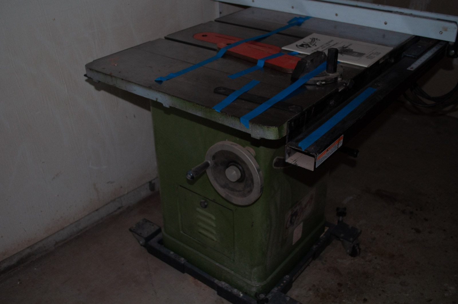 Grizzly 10" Heavy Duty Tablesaw with Shop Fox Fence and 2 Zero Gap Inserts