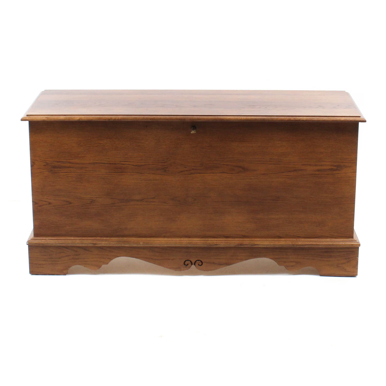 Vintage Lane Oak Veneer Cedar Chest