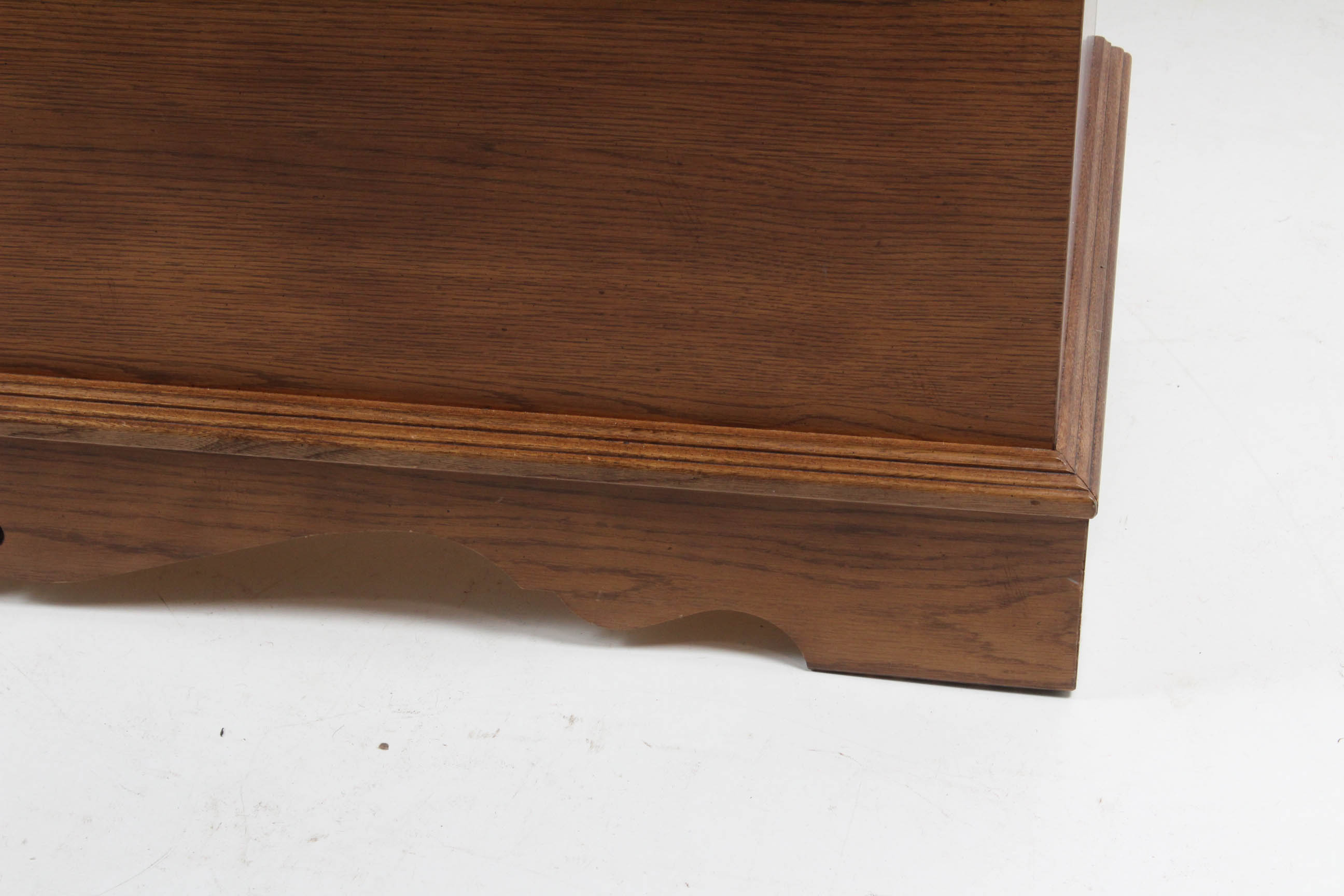 Vintage Lane Oak Veneer Cedar Chest