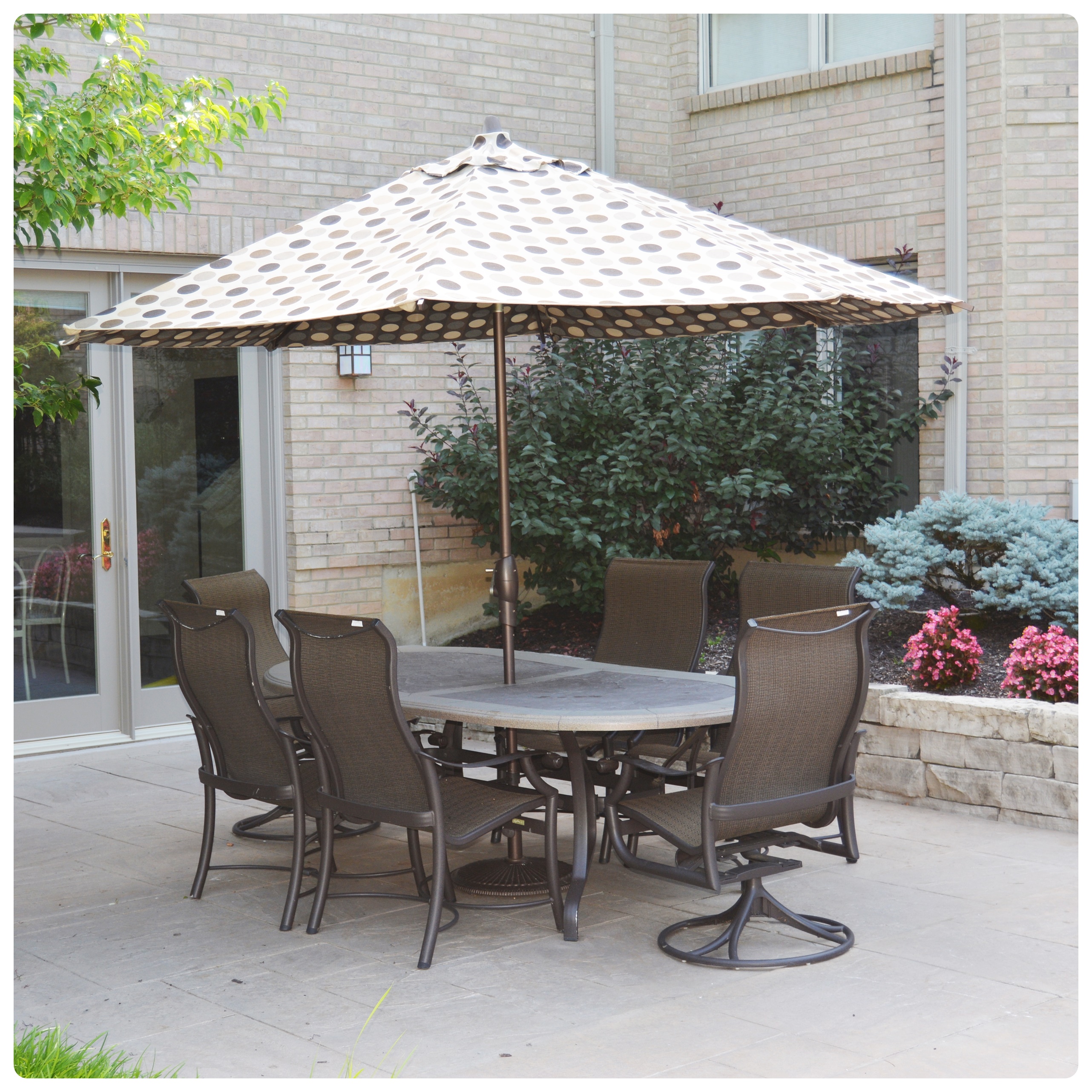 Tropitone Oval Patio Table and Chairs With Frontgate Umbrella