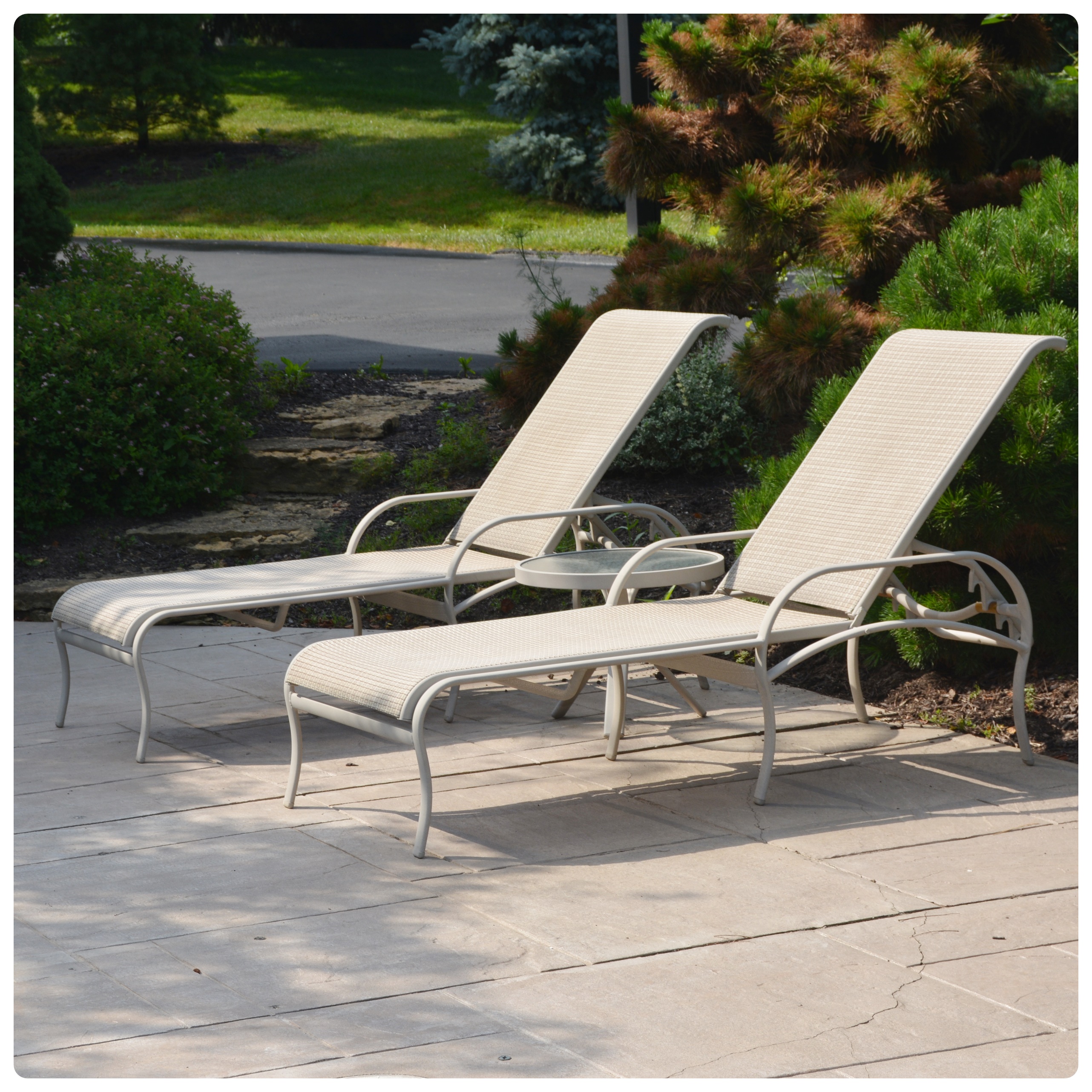 Tropitone Patio Lounge Chairs and Table