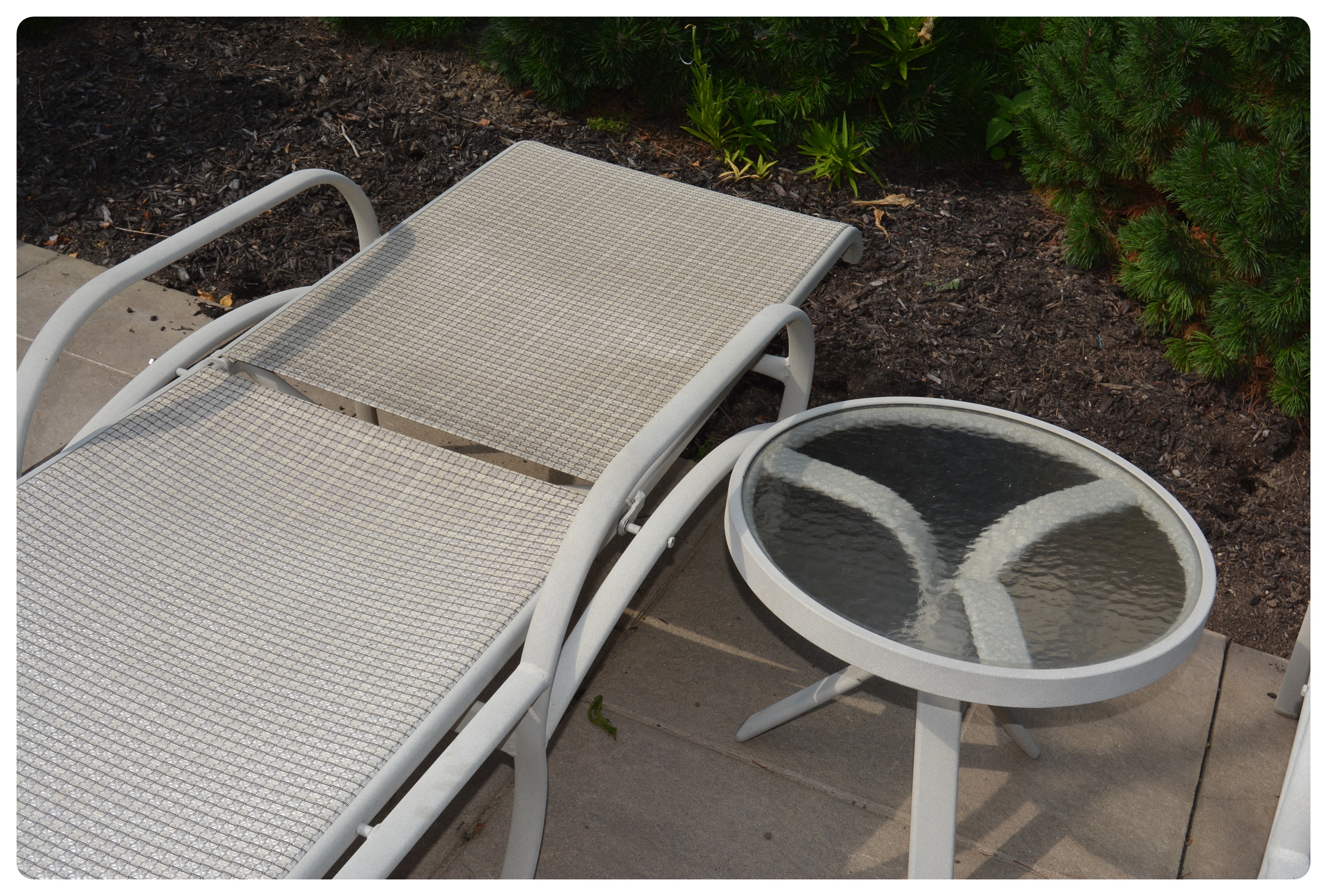 Tropitone Patio Lounge Chairs and Table