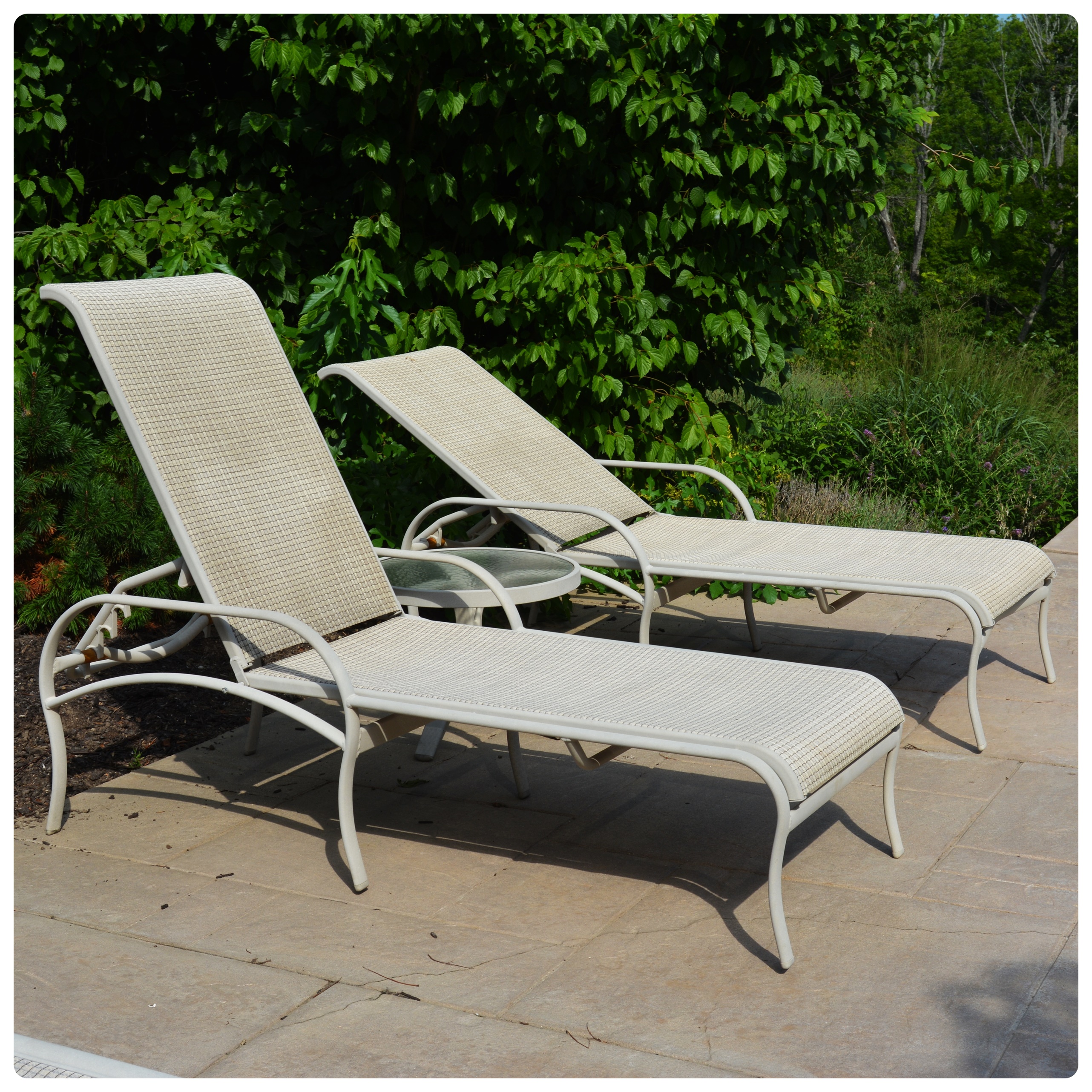 Tropitone Patio Lounge Chairs and Table