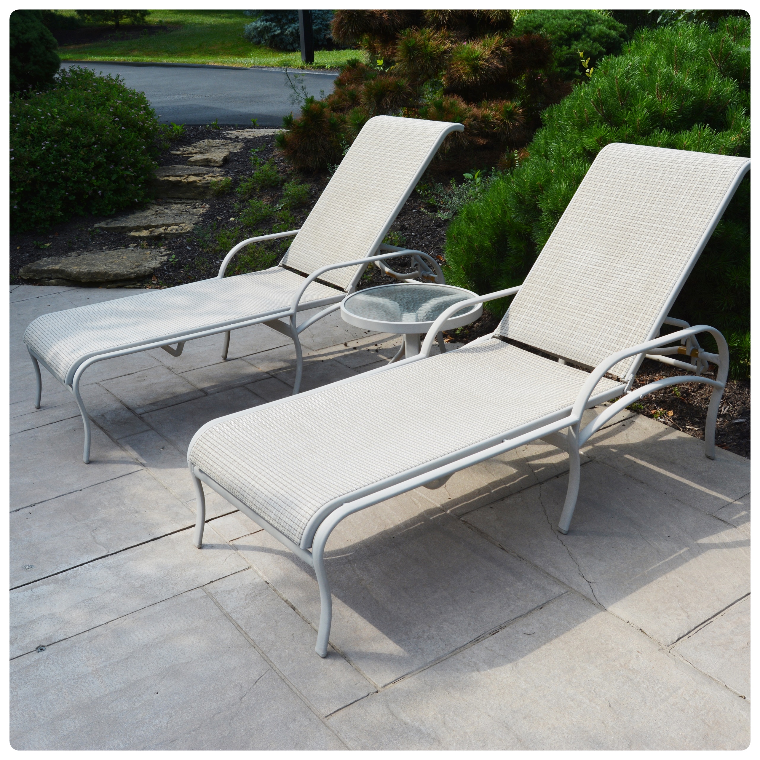 Tropitone Patio Lounge Chairs and Table