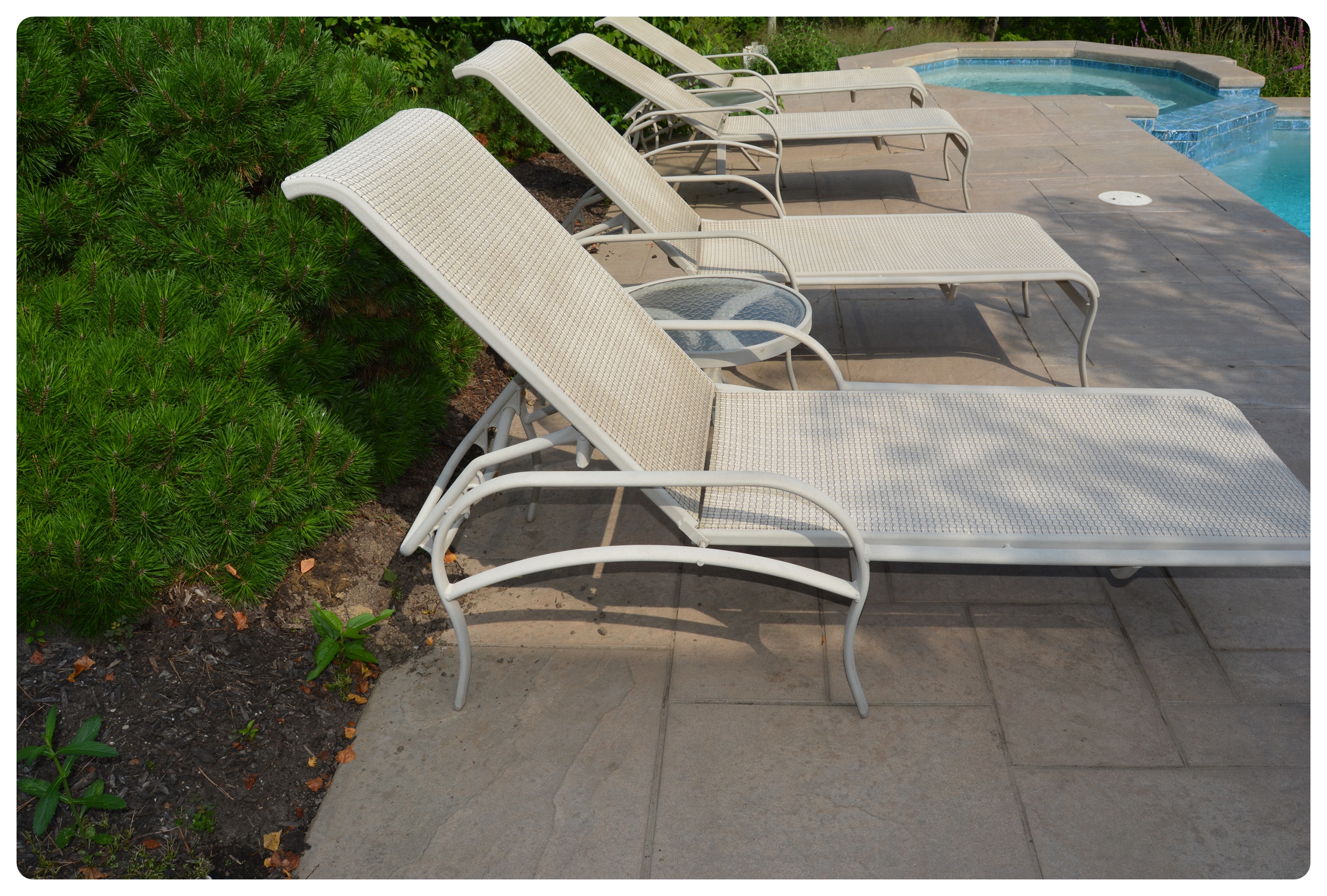 Tropitone Patio Lounge Chairs and Table