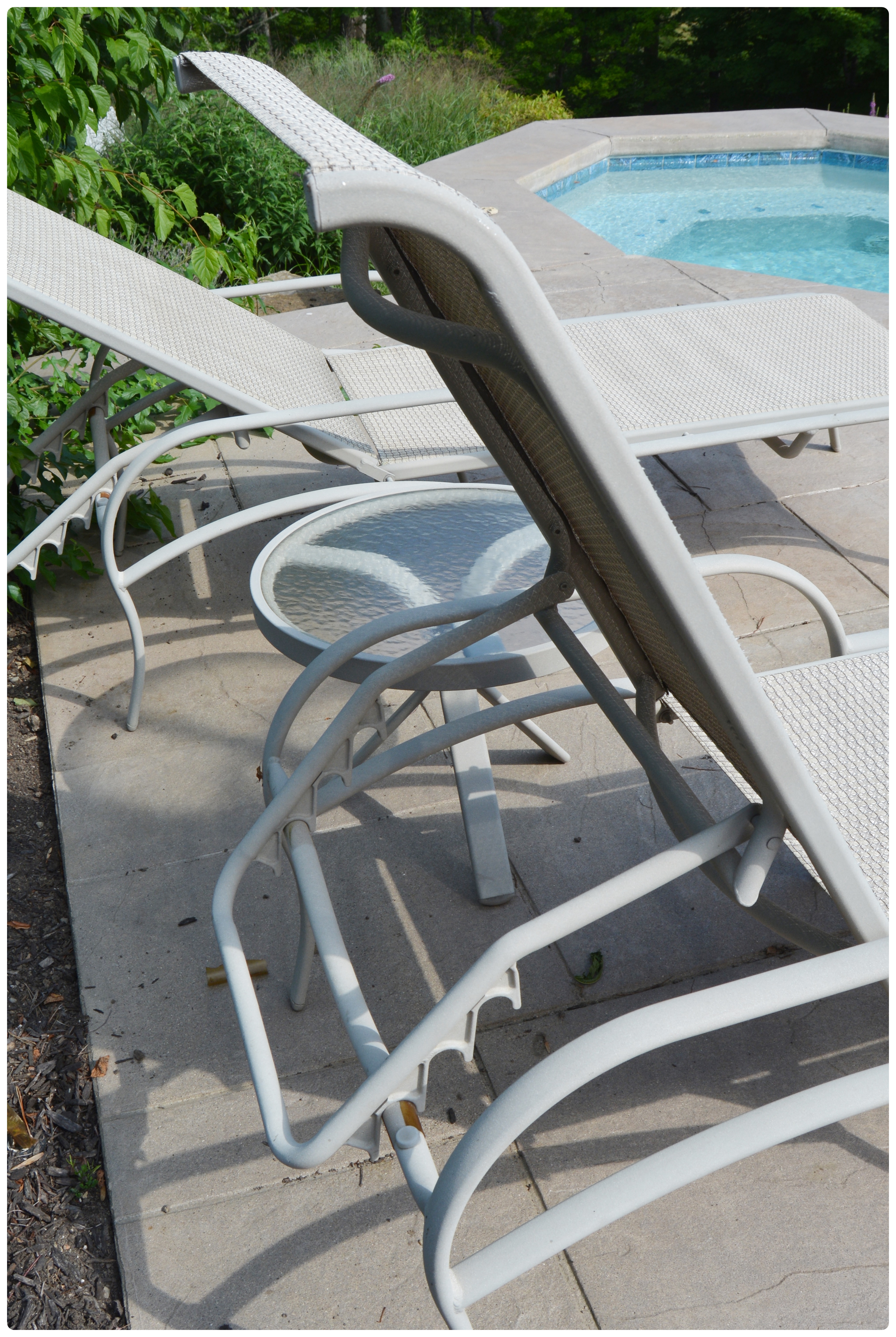 Tropitone Patio Lounge Chairs and Table