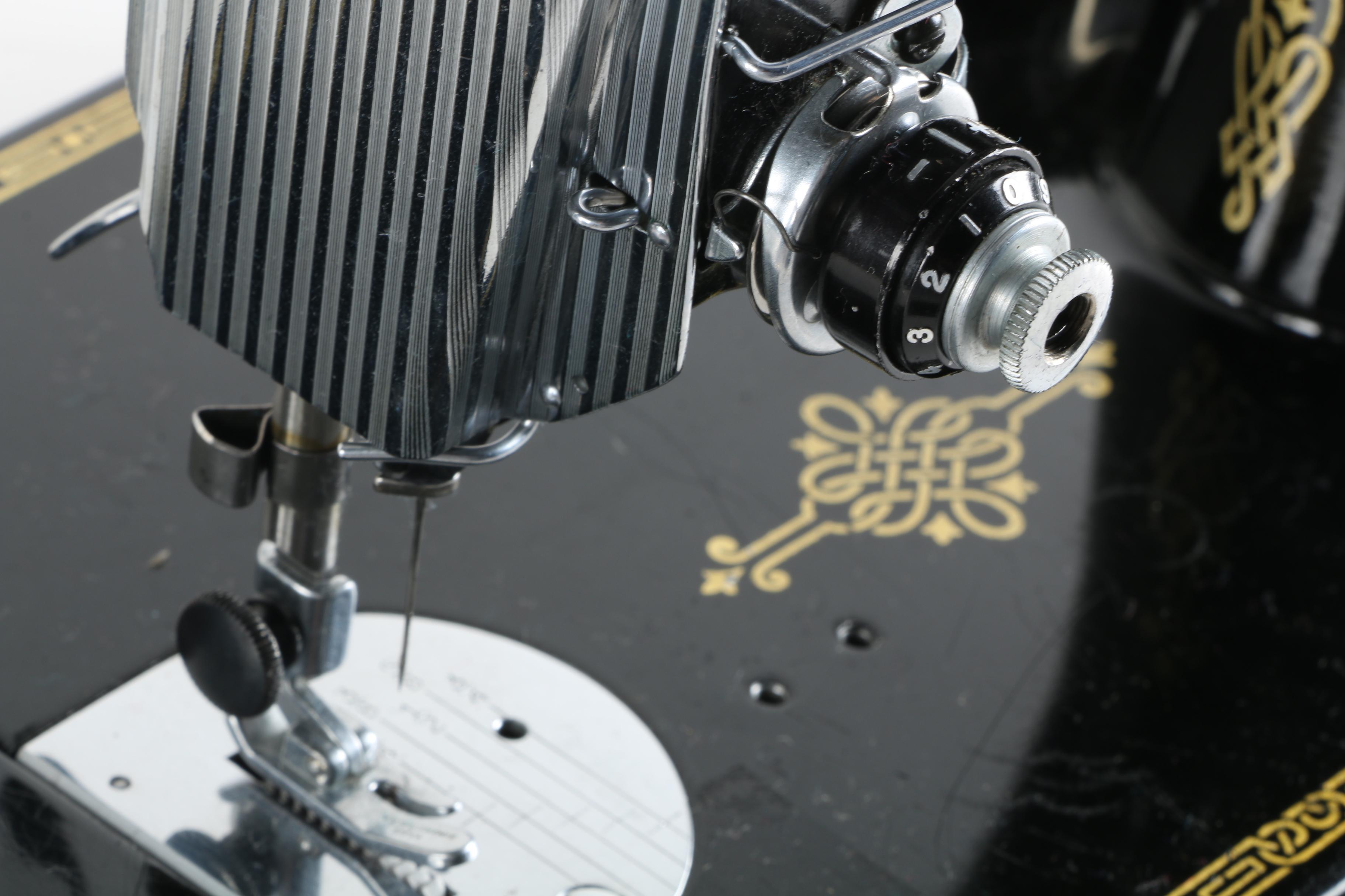 Vintage Singer Featherweight Sewing Machine