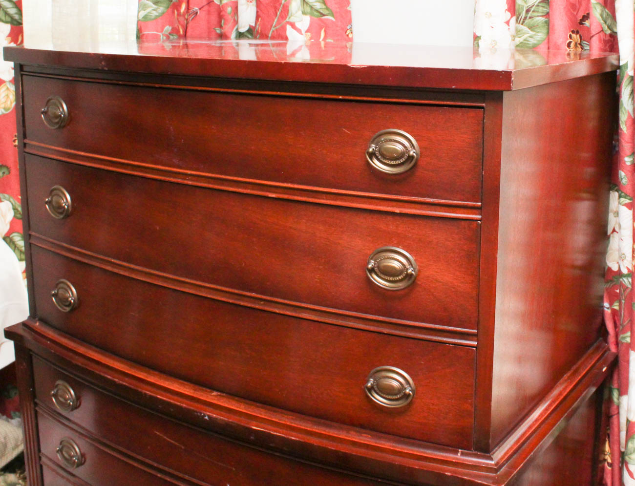 Vintage Dixie Hepplewhite Style Chest of Drawers