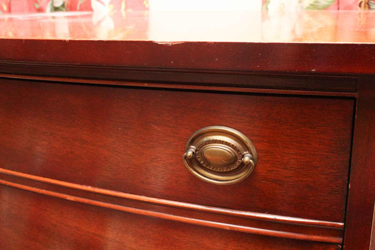Vintage Dixie Hepplewhite Style Chest of Drawers