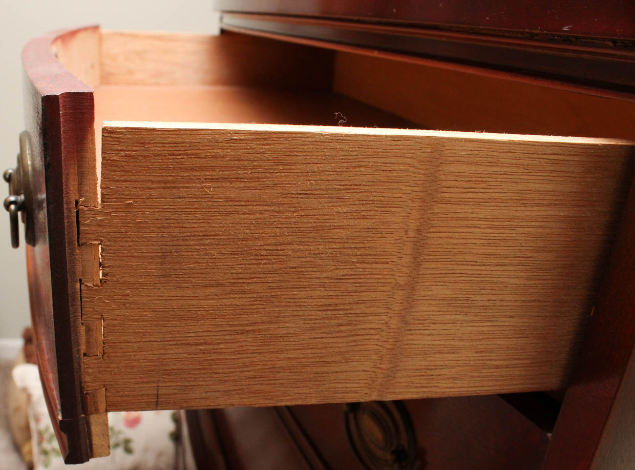 Vintage Dixie Hepplewhite Style Chest of Drawers