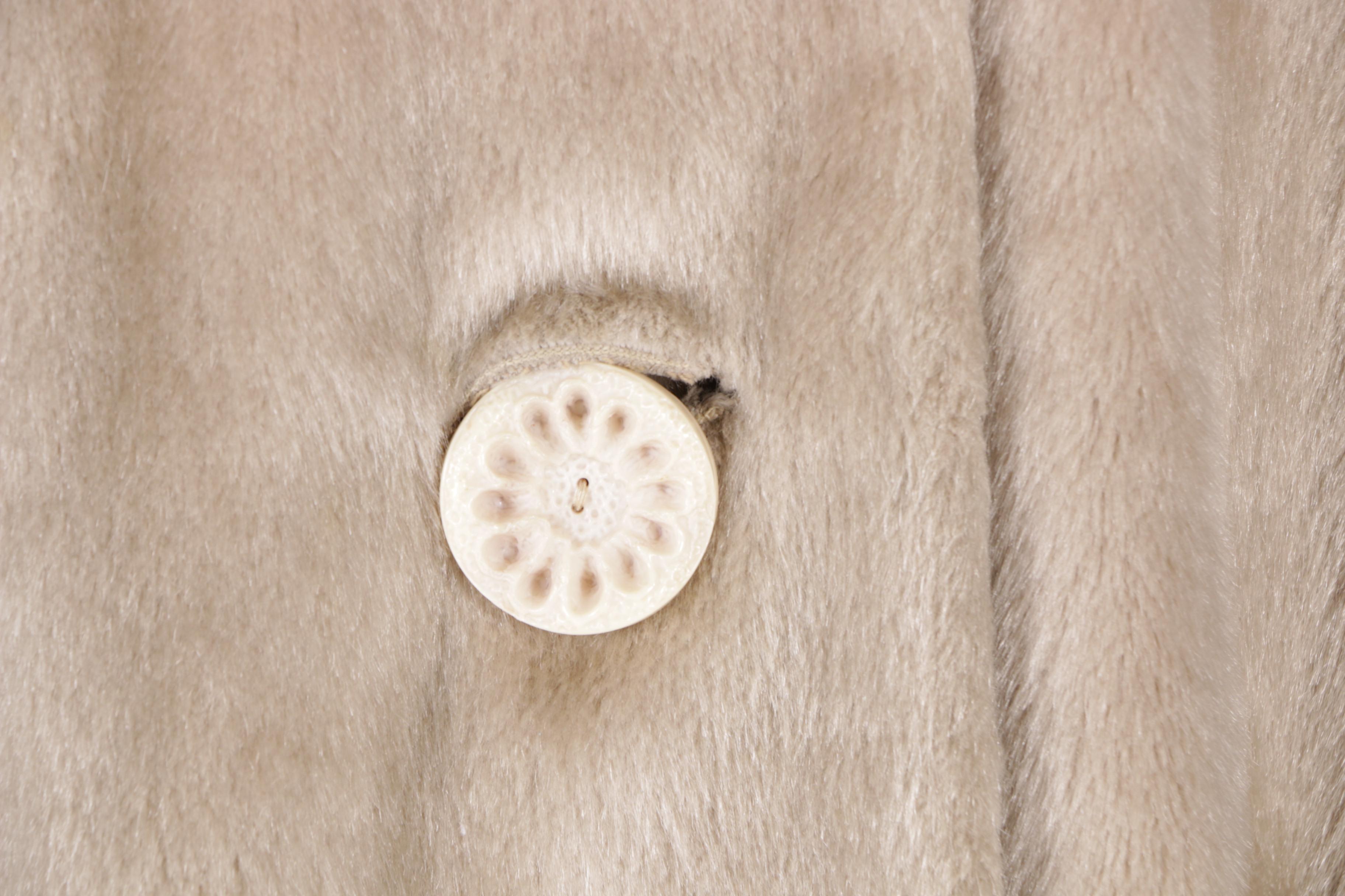 Women's Vintage Monnig's Brazotta by Sportowne Beige Faux Fur Coat