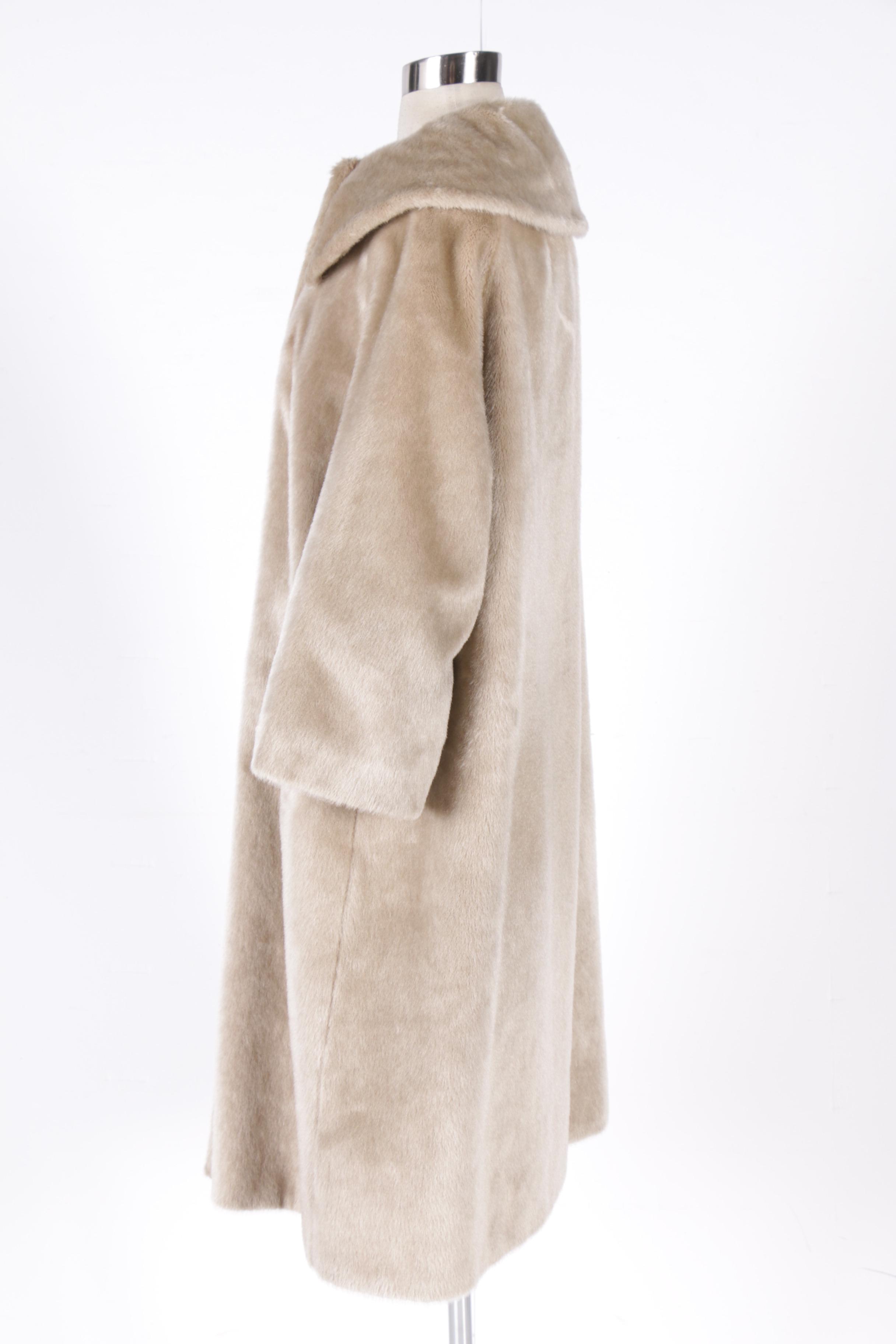 Women's Vintage Monnig's Brazotta by Sportowne Beige Faux Fur Coat
