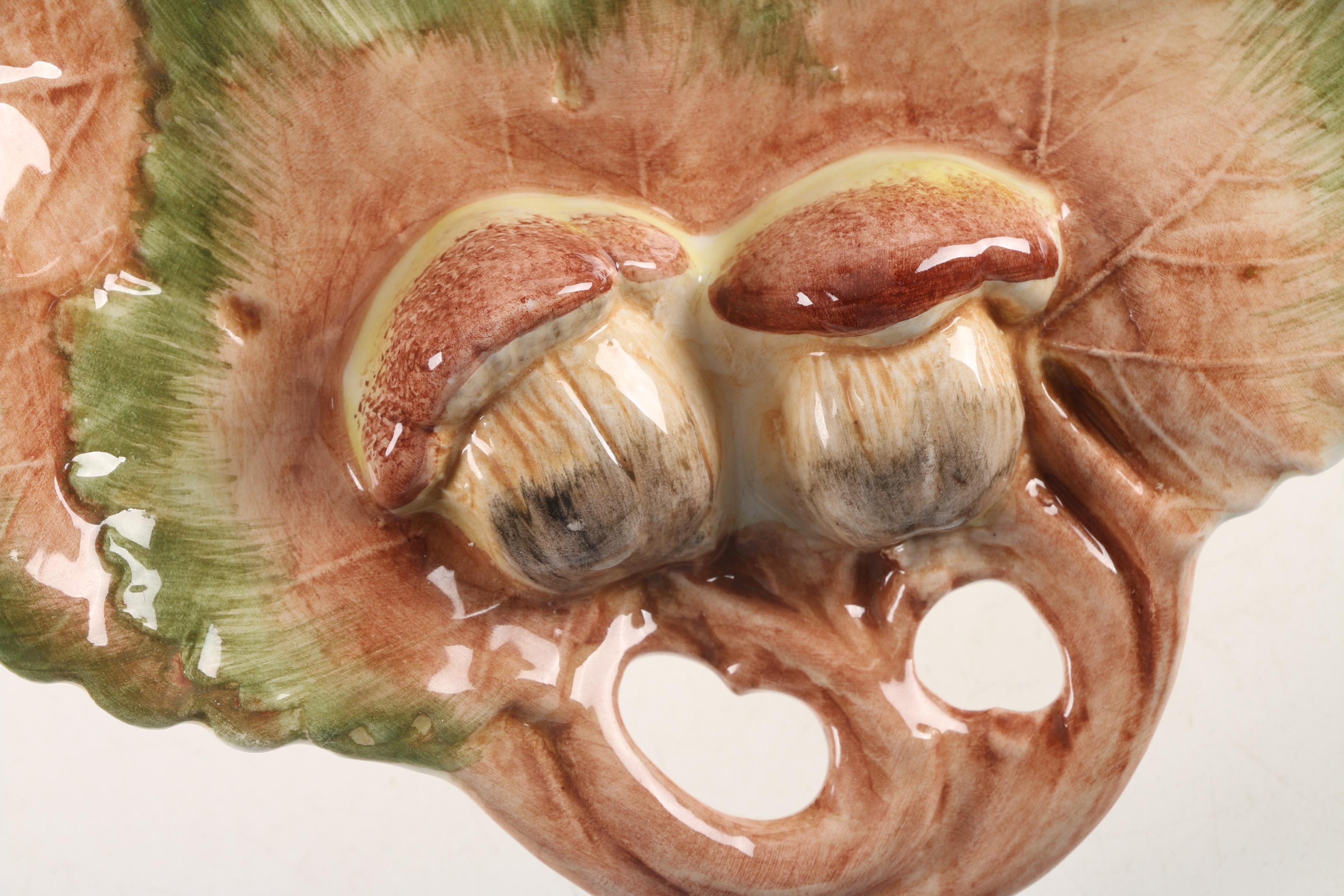 Droll Design Majolica Italian Leaf-Shaped Ceramic Plates