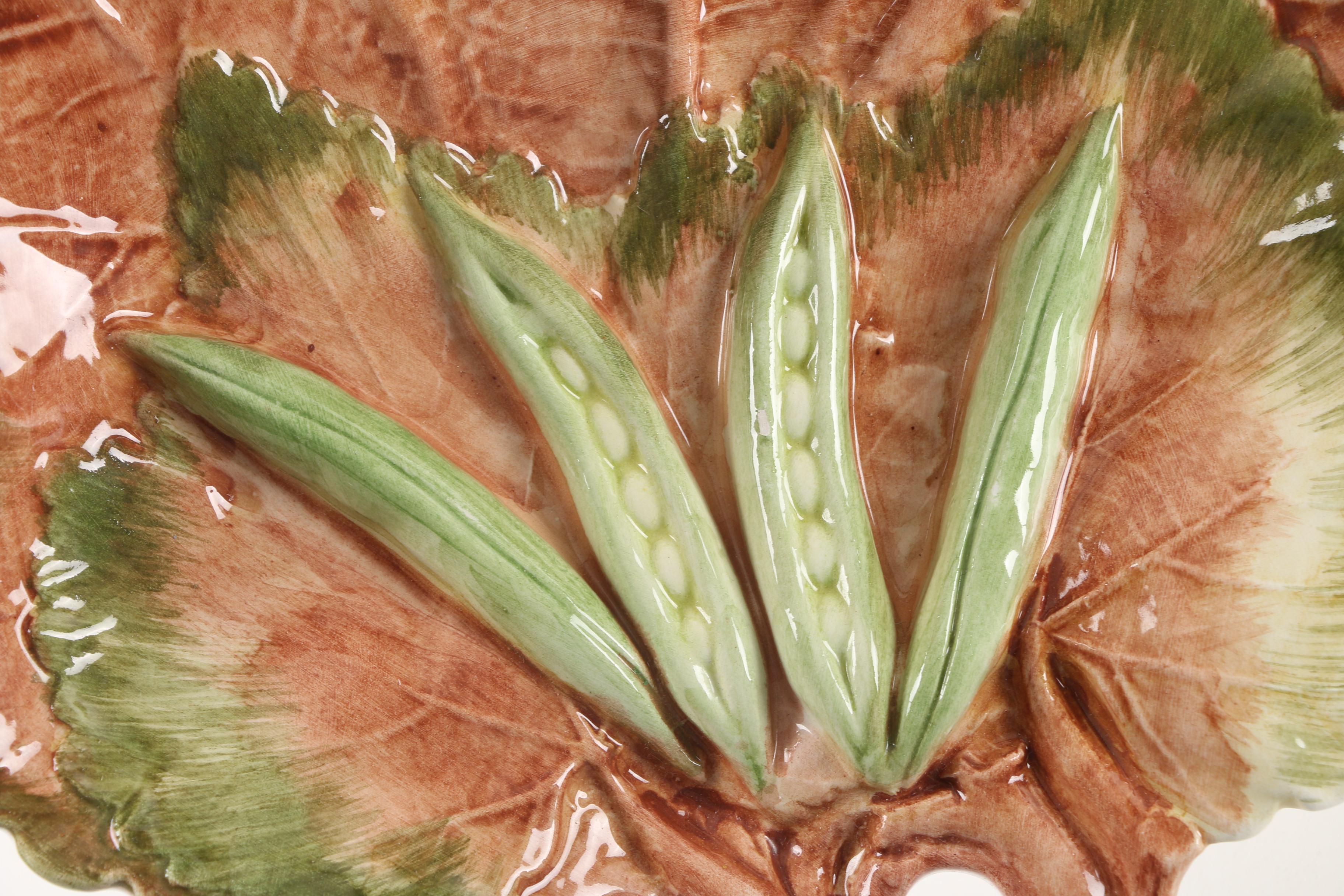 Droll Design Majolica Italian Leaf-Shaped Ceramic Plates