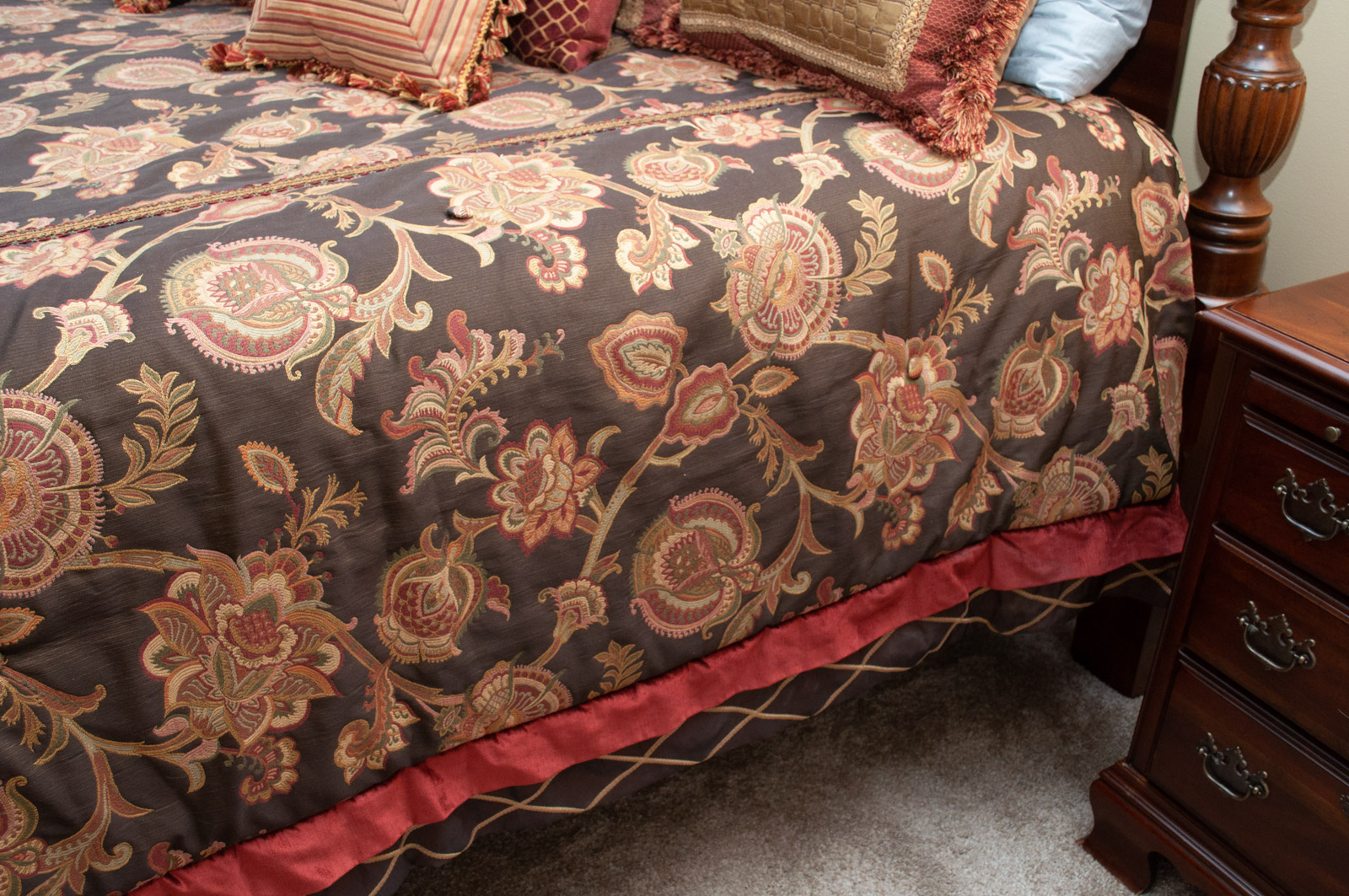 Eastern Accents "Marquise" 10-Piece King Size Bedding Set