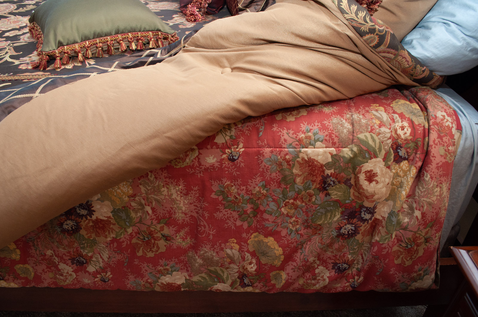 Eastern Accents "Marquise" 10-Piece King Size Bedding Set