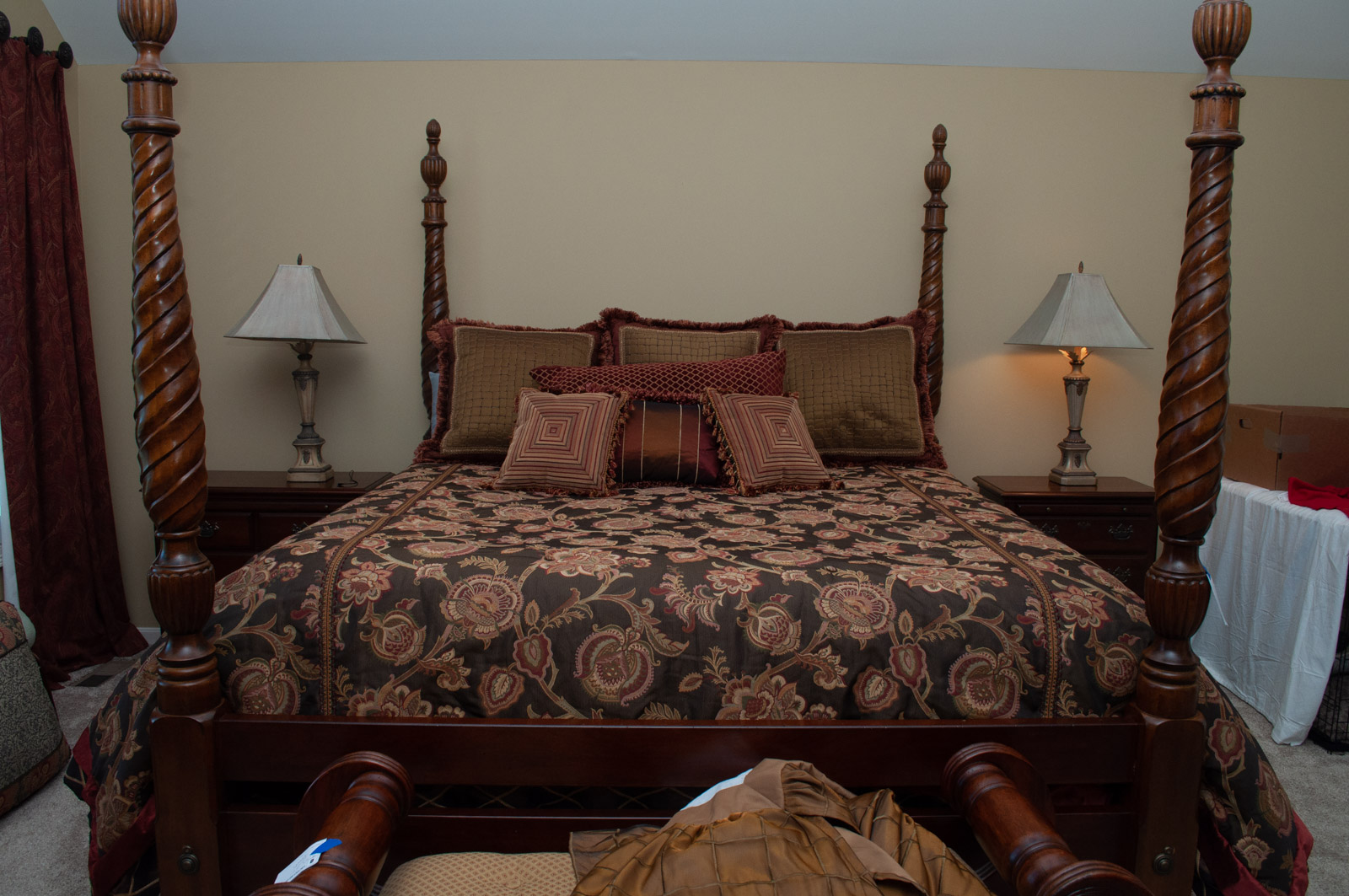 Eastern Accents "Marquise" 10-Piece King Size Bedding Set