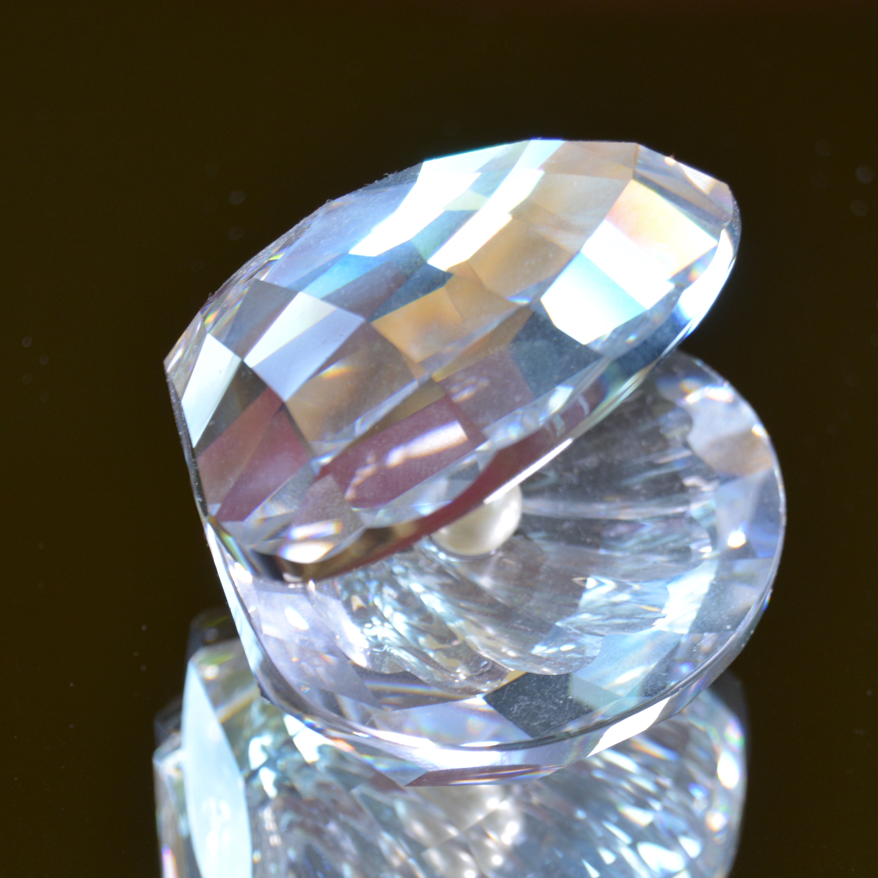 Swarovski Crystal Clam Shell With Pearl