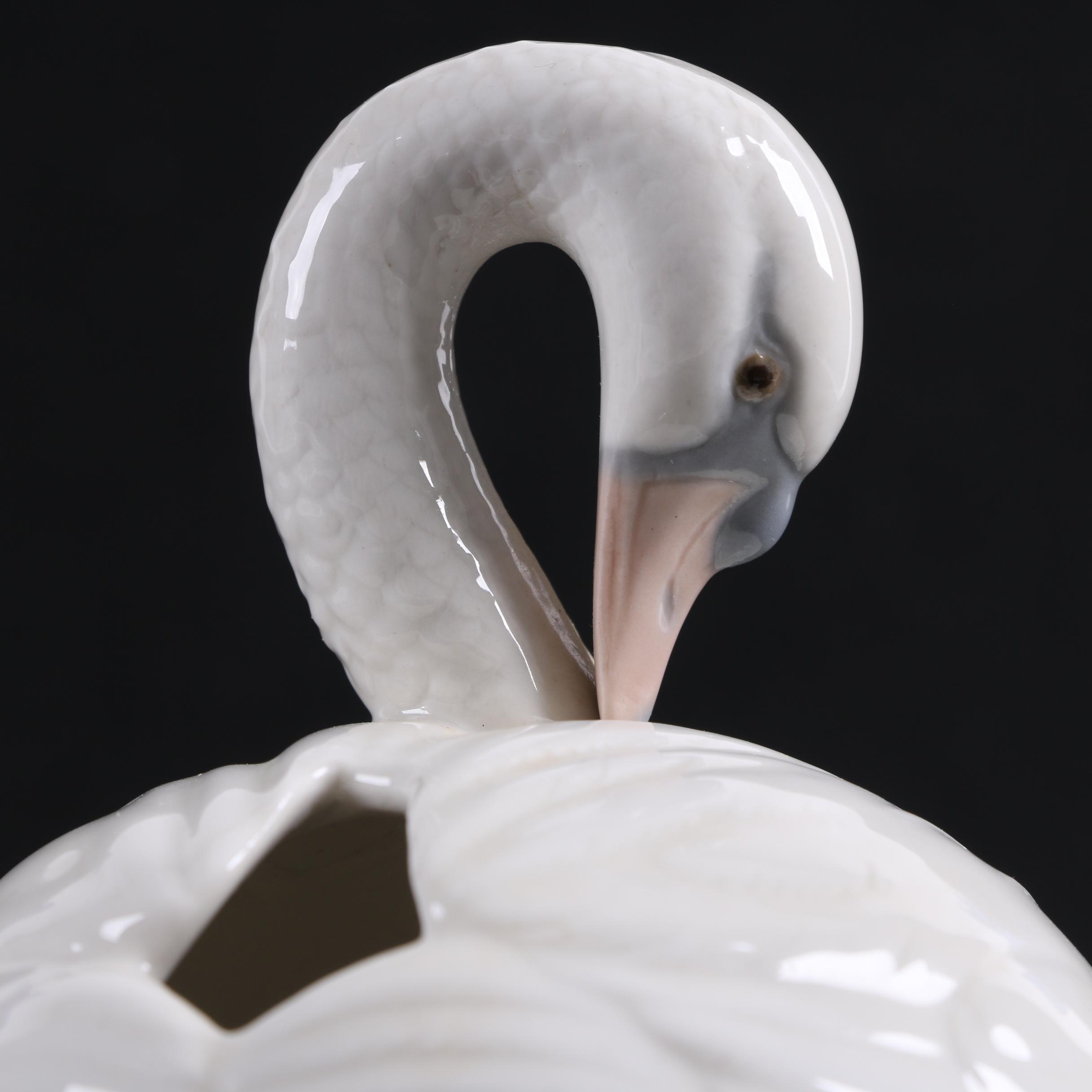 Vintage Lladró "Swan" Porcelain Figurine