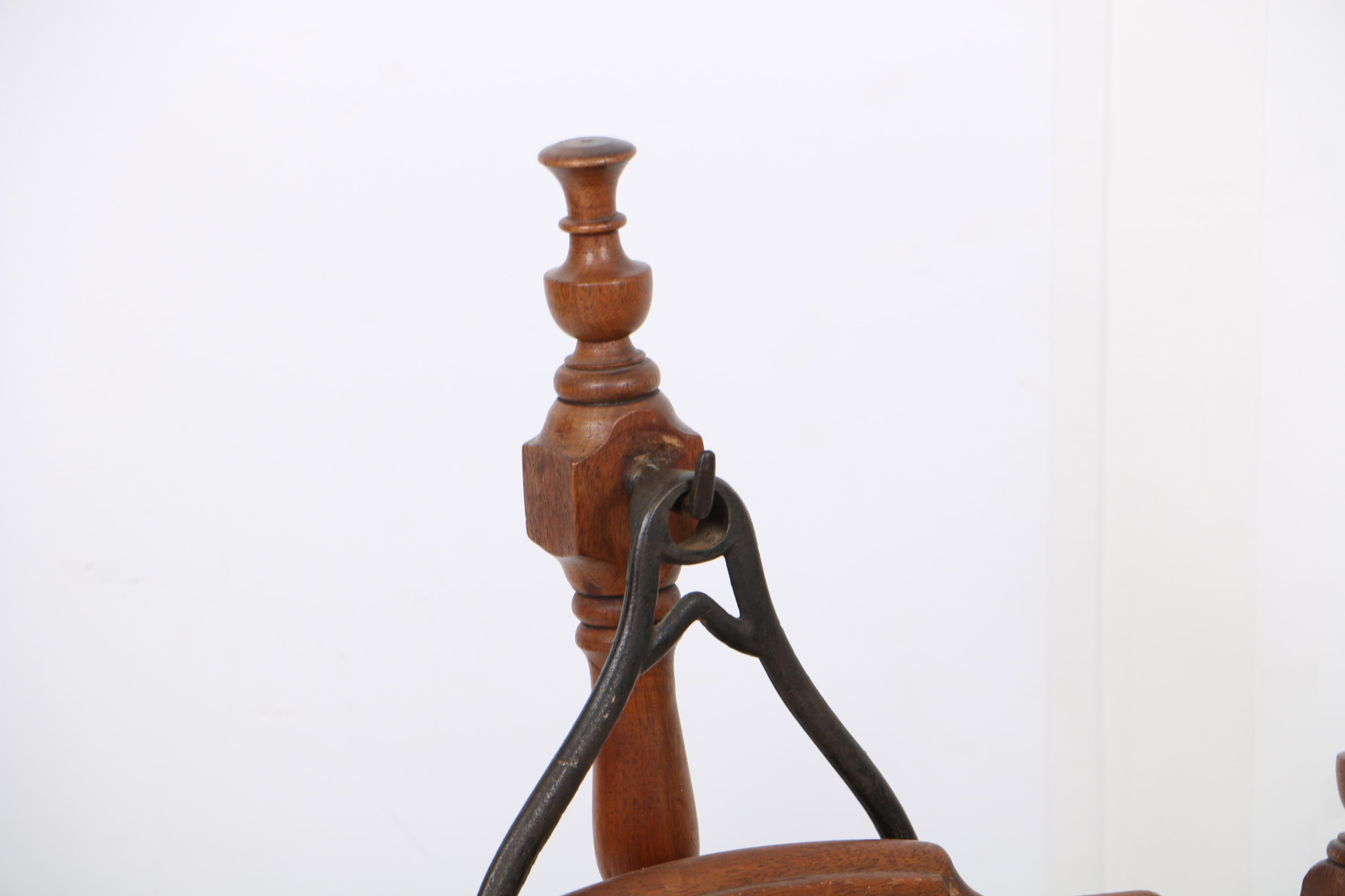 Antique Victorian Mechanized Rocking Cradle in Walnut, Late 19th Century