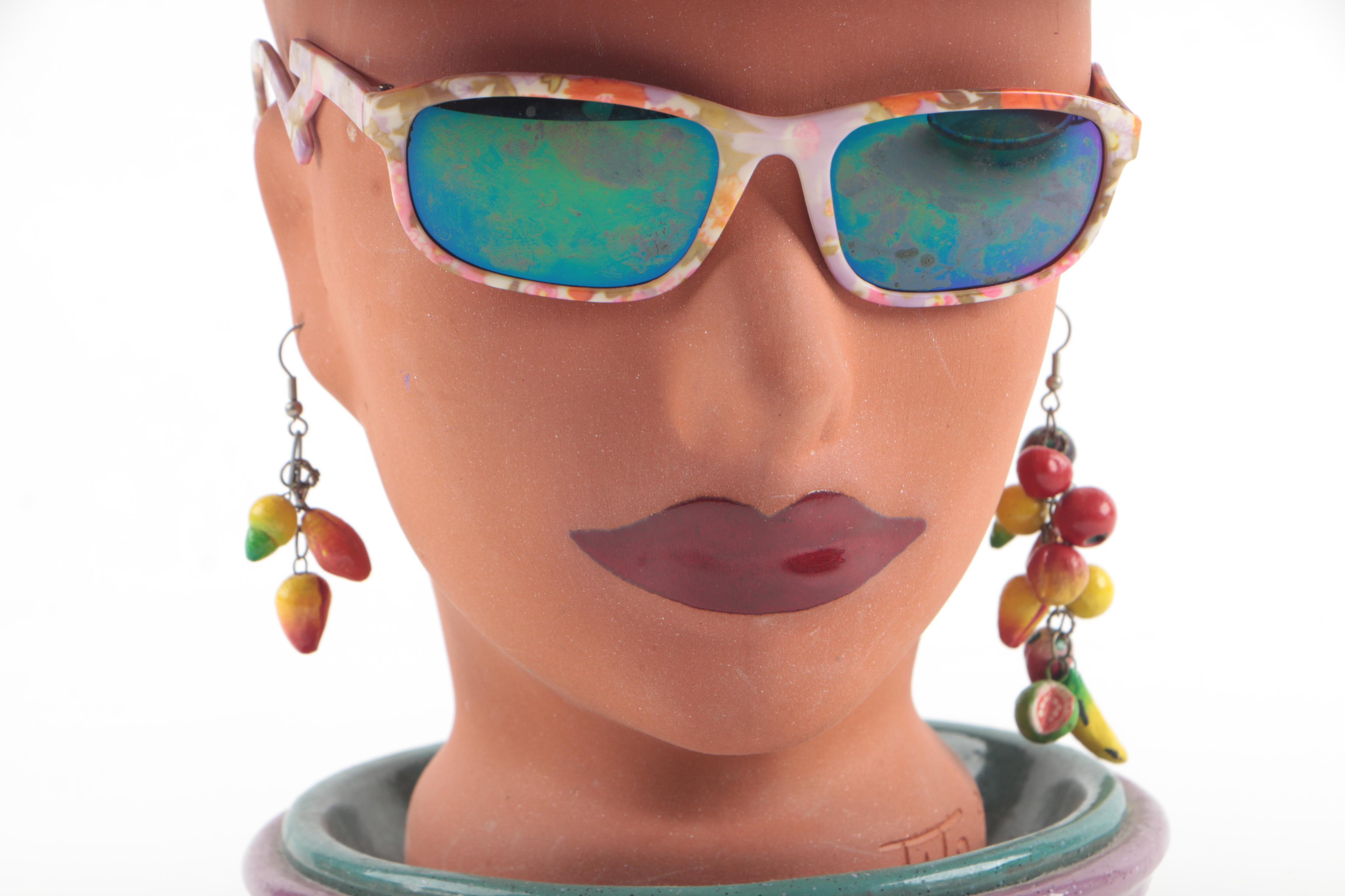 Tito "Party Heads" Ceramic Serving Dish with DeRoma Terracotta Platter