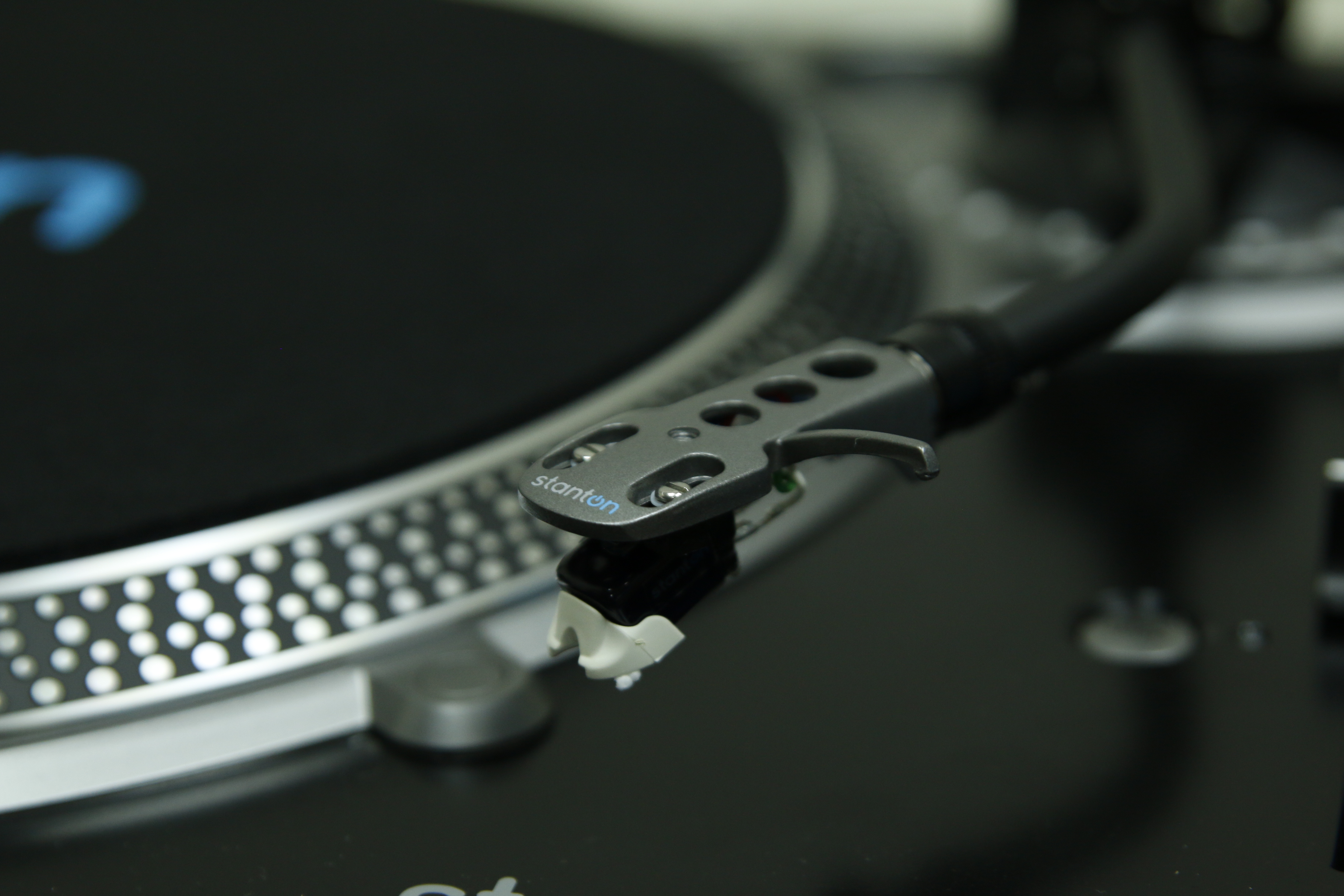 Stanton T.92 USB Turntable with Magix Audio Cleaning Software