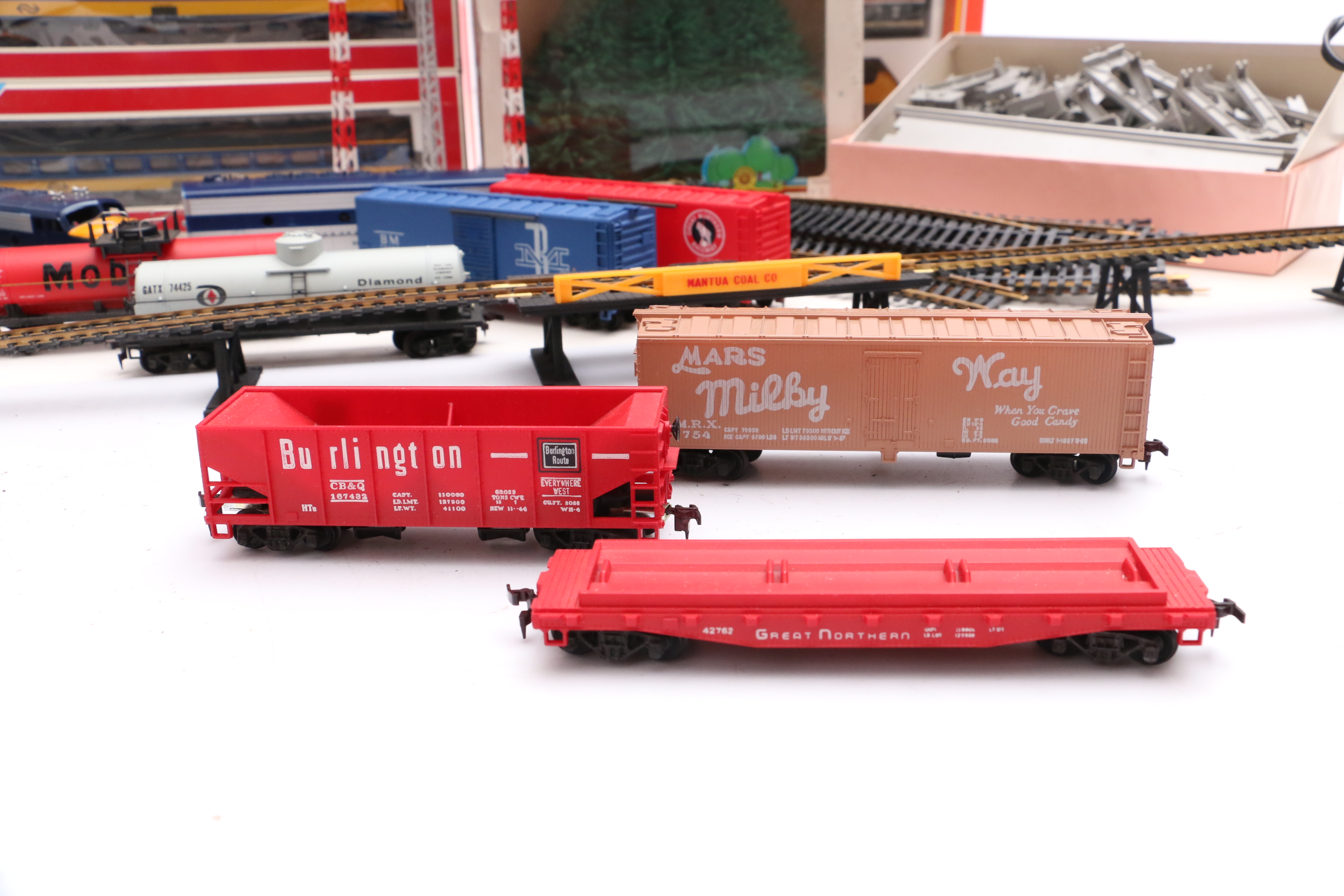 Vintage HO Scale Model Train Cars, Passenger Coaches and Trainpack Train Control