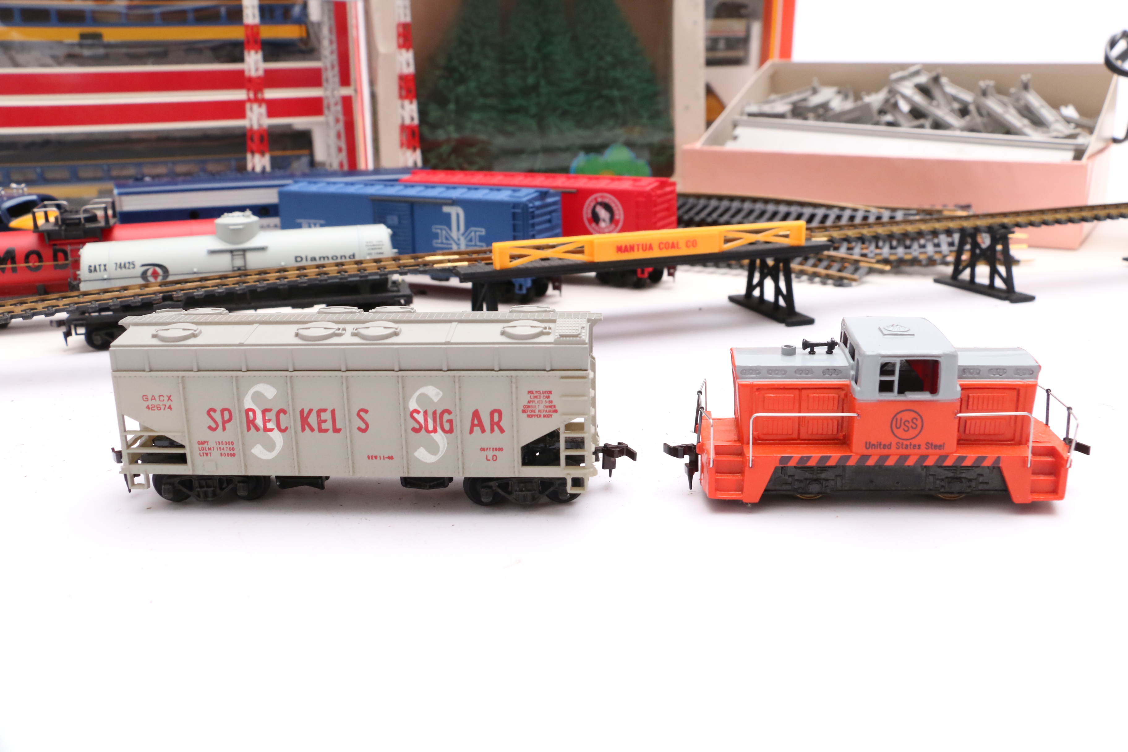 Vintage HO Scale Model Train Cars, Passenger Coaches and Trainpack Train Control
